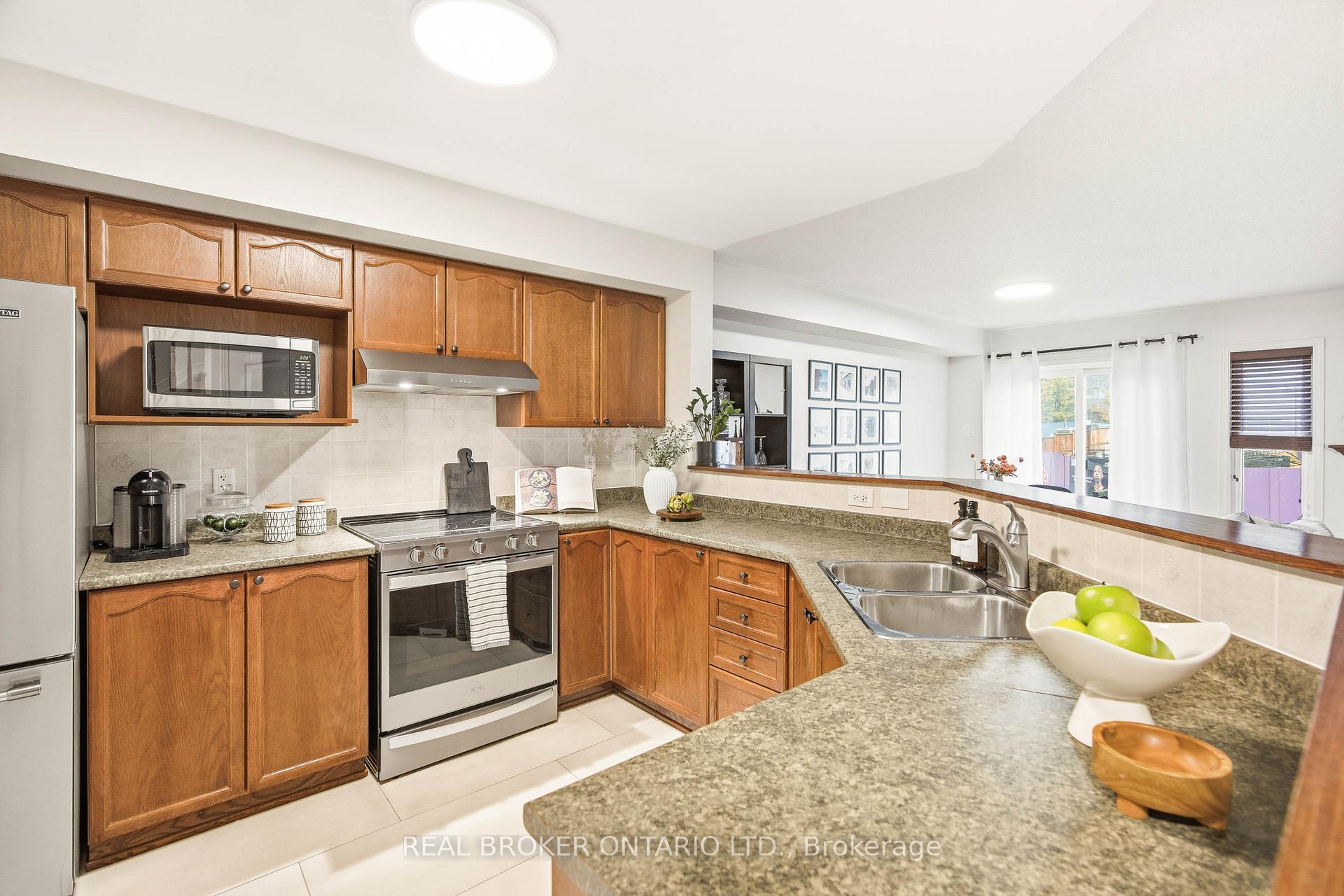 Photo 5 of 281 Freedom Private, Ottawa, Riverview Park — HOMEH