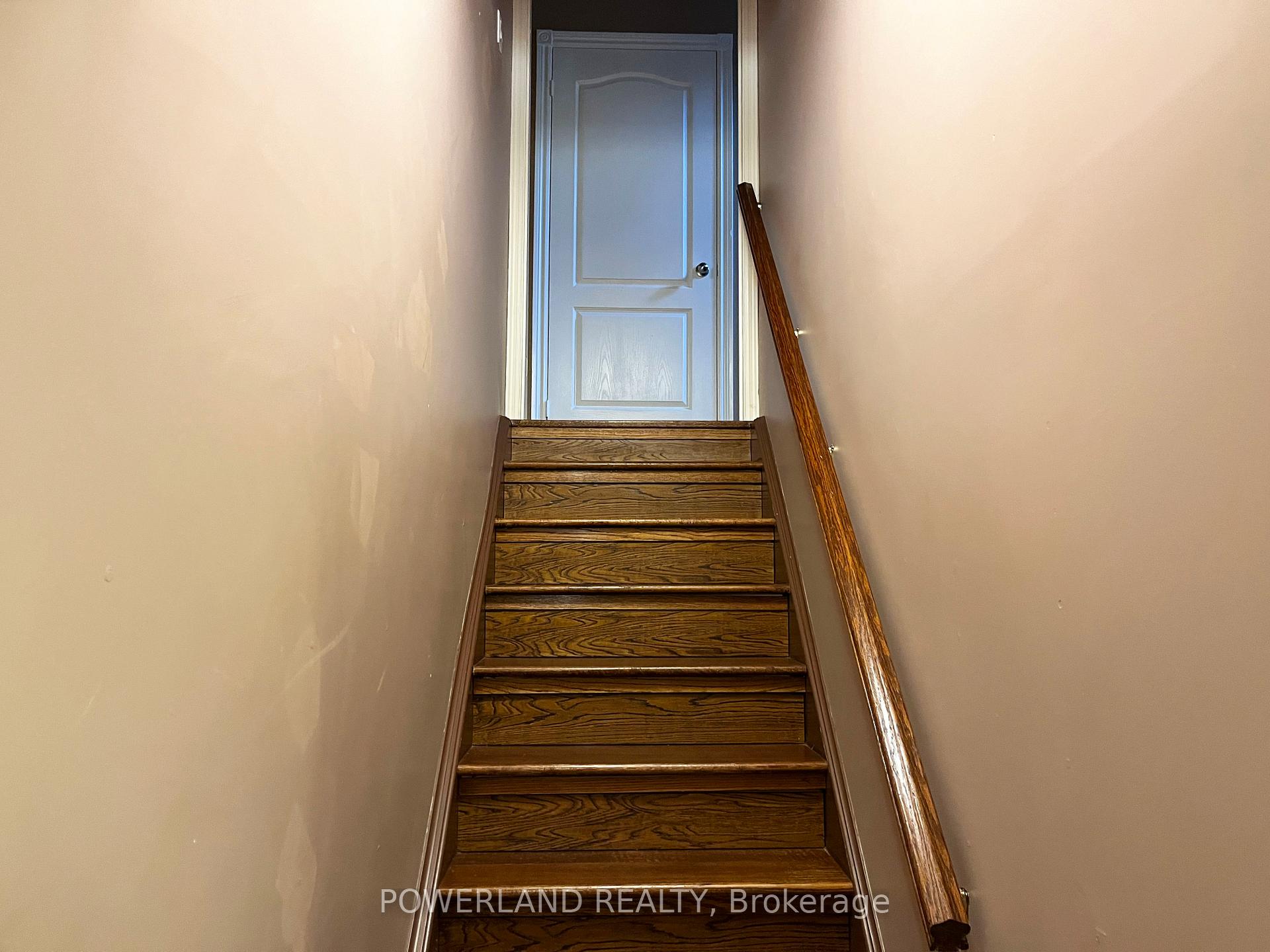Photo 2 of 249 Kennedy Street W, Aurora, Aurora Highlands — HOMEH