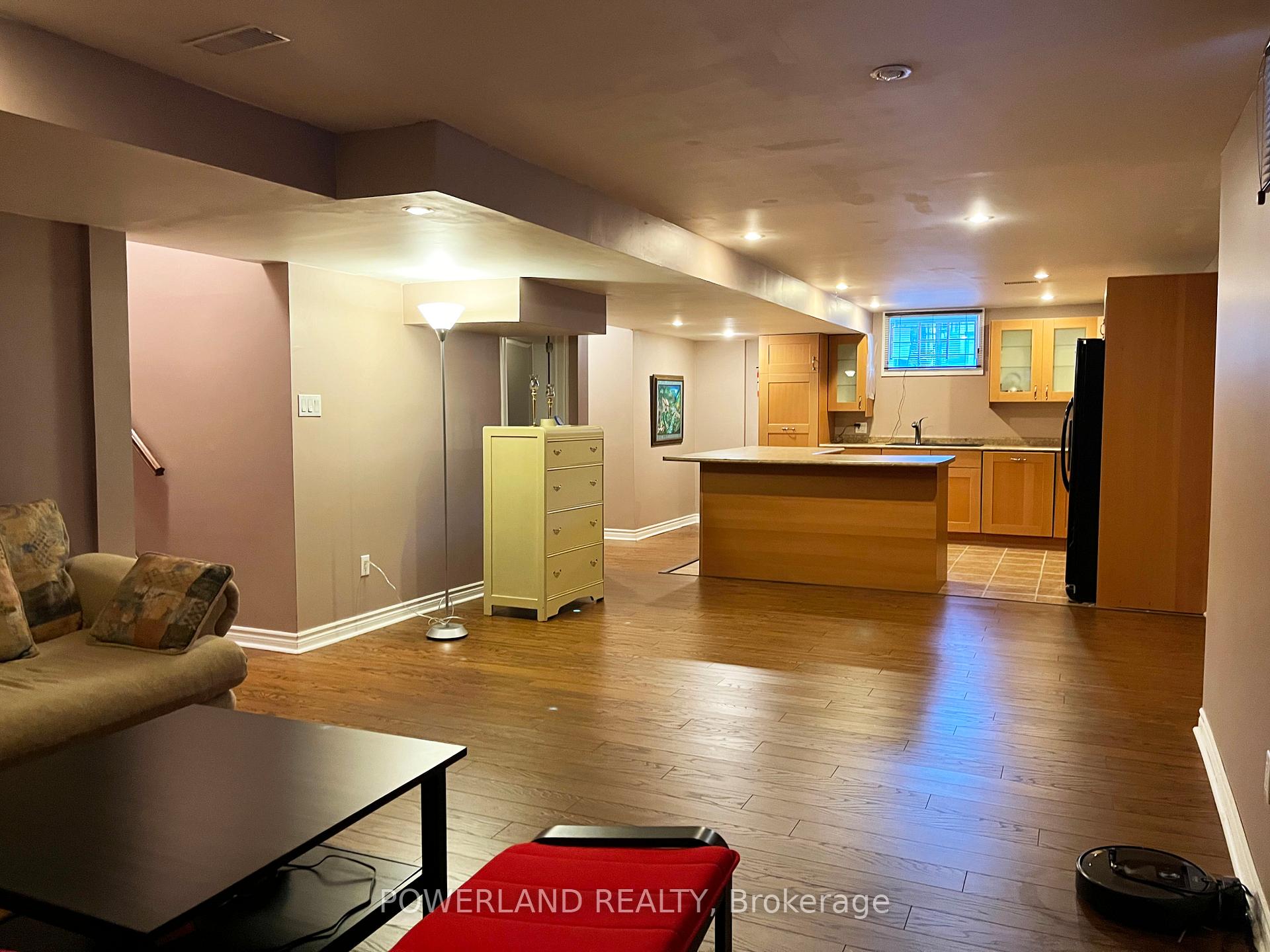 Photo 3 of 249 Kennedy Street W, Aurora, Aurora Highlands — HOMEH