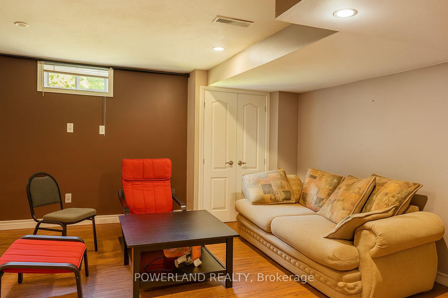 Photo 4 of 249 Kennedy Street W, Aurora, Aurora Highlands — HOMEH