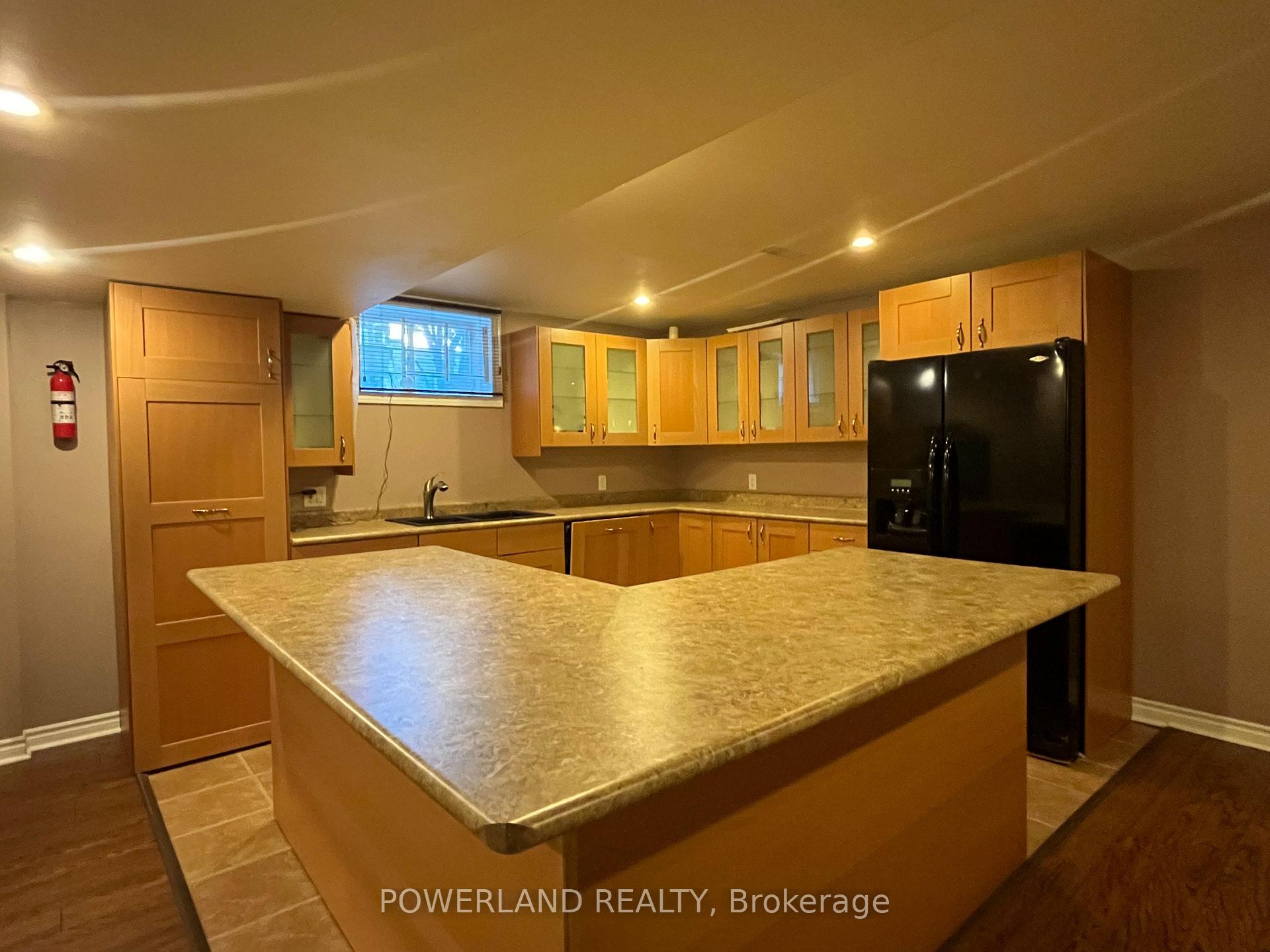Photo 5 of 249 Kennedy Street W, Aurora, Aurora Highlands — HOMEH