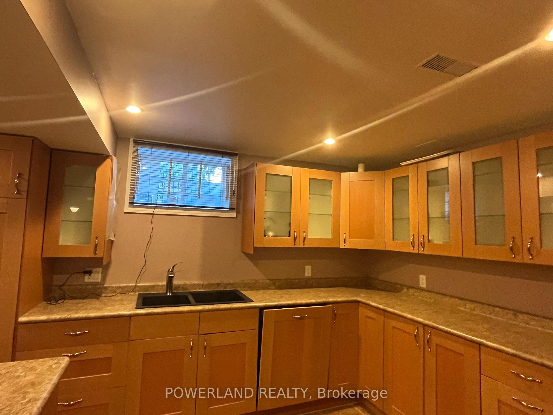 Photo 8 of 249 Kennedy Street W, Aurora, Aurora Highlands — HOMEH