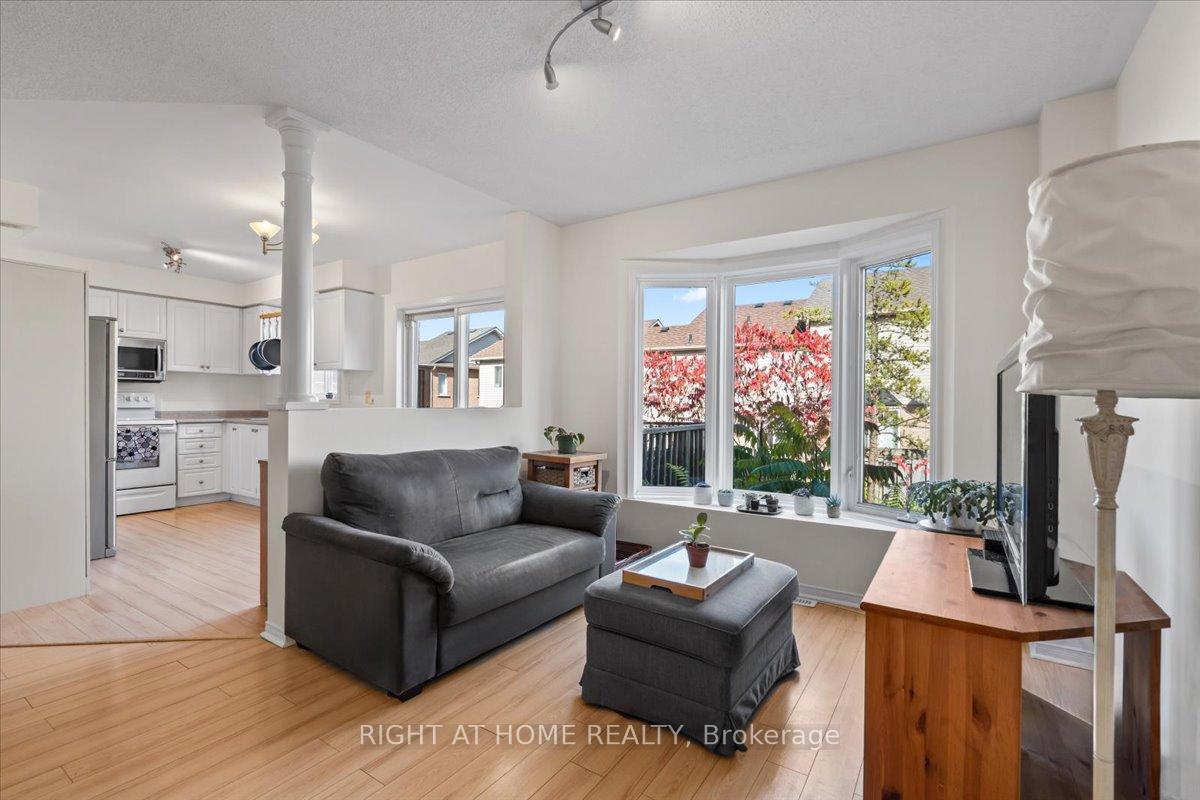 Photo 3 of 84 Trevino Circle, Barrie, East Bayfield — HOMEH