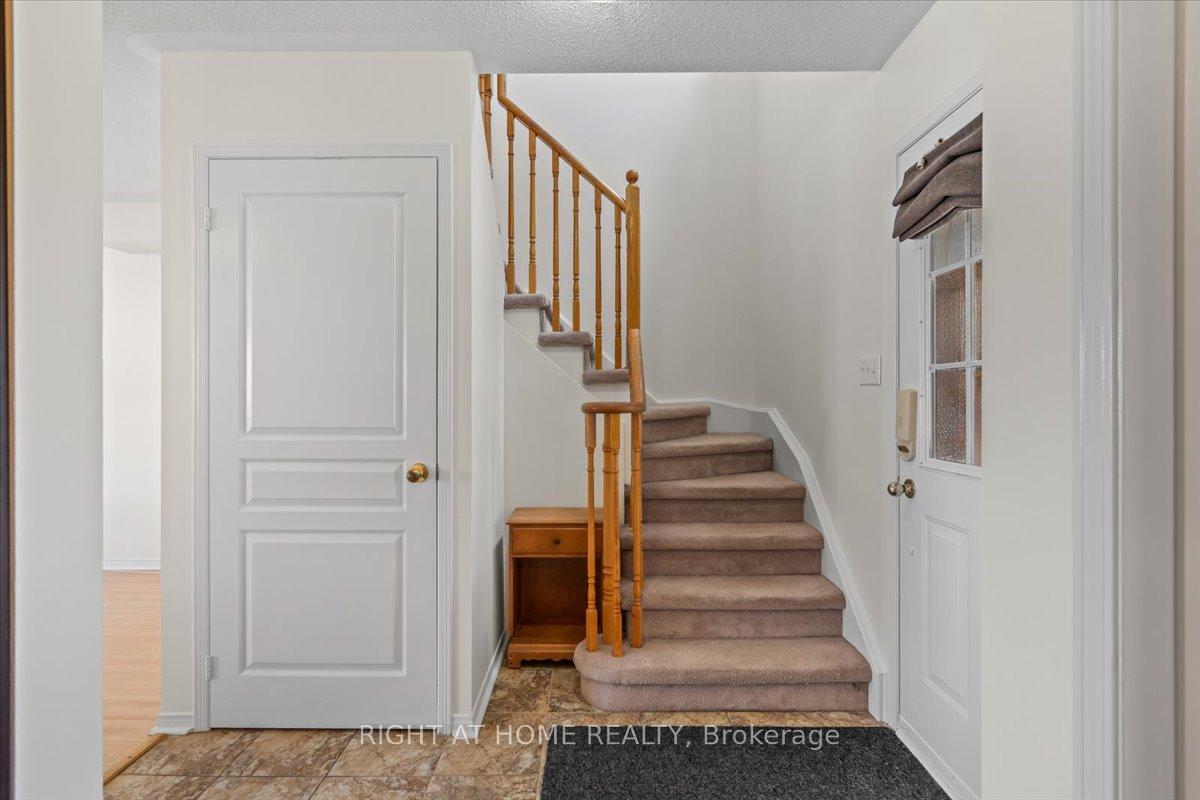 Photo 7 of 84 Trevino Circle, Barrie, East Bayfield — HOMEH
