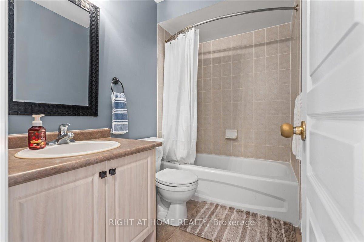 Photo 17 of 84 Trevino Circle, Barrie, East Bayfield — HOMEH