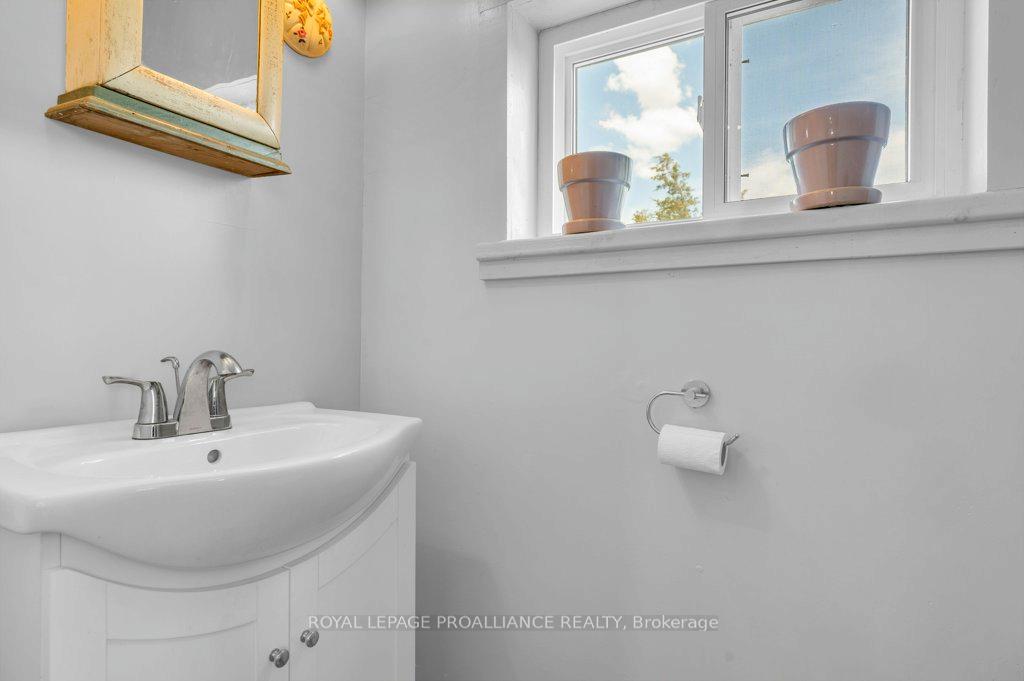 Photo 12 of 109714 7 Hwy, Tweed, Elzevir (Twp) — HOMEH