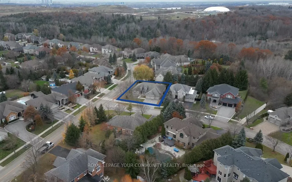Photo 2 of 2 Kootenay Ridge, Vaughan, Rural Vaughan — HOMEH