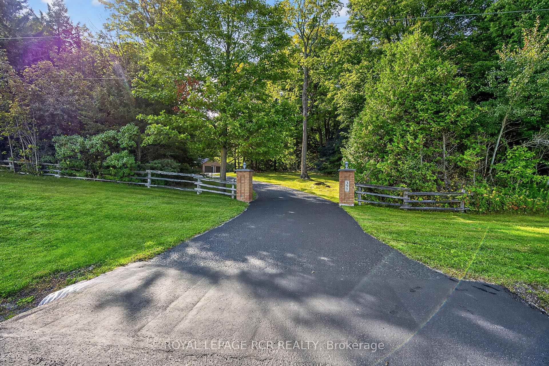 Photo 5 of 391 Goodwood Road, Uxbridge, Rural Uxbridge — HOMEH