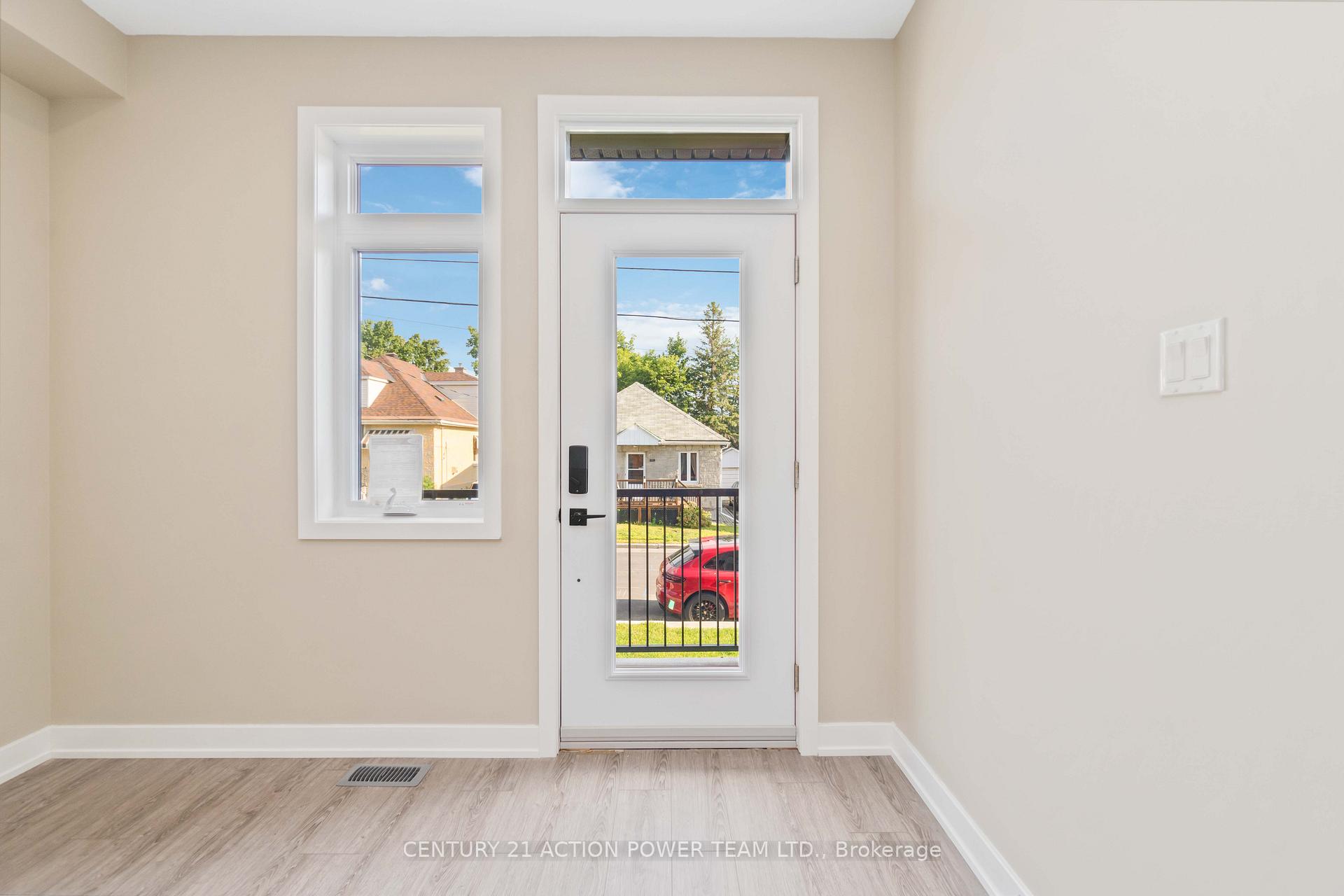 Photo 3 of Unit 1, 280 Levis Avenue, Ottawa, Vanier — HOMEH