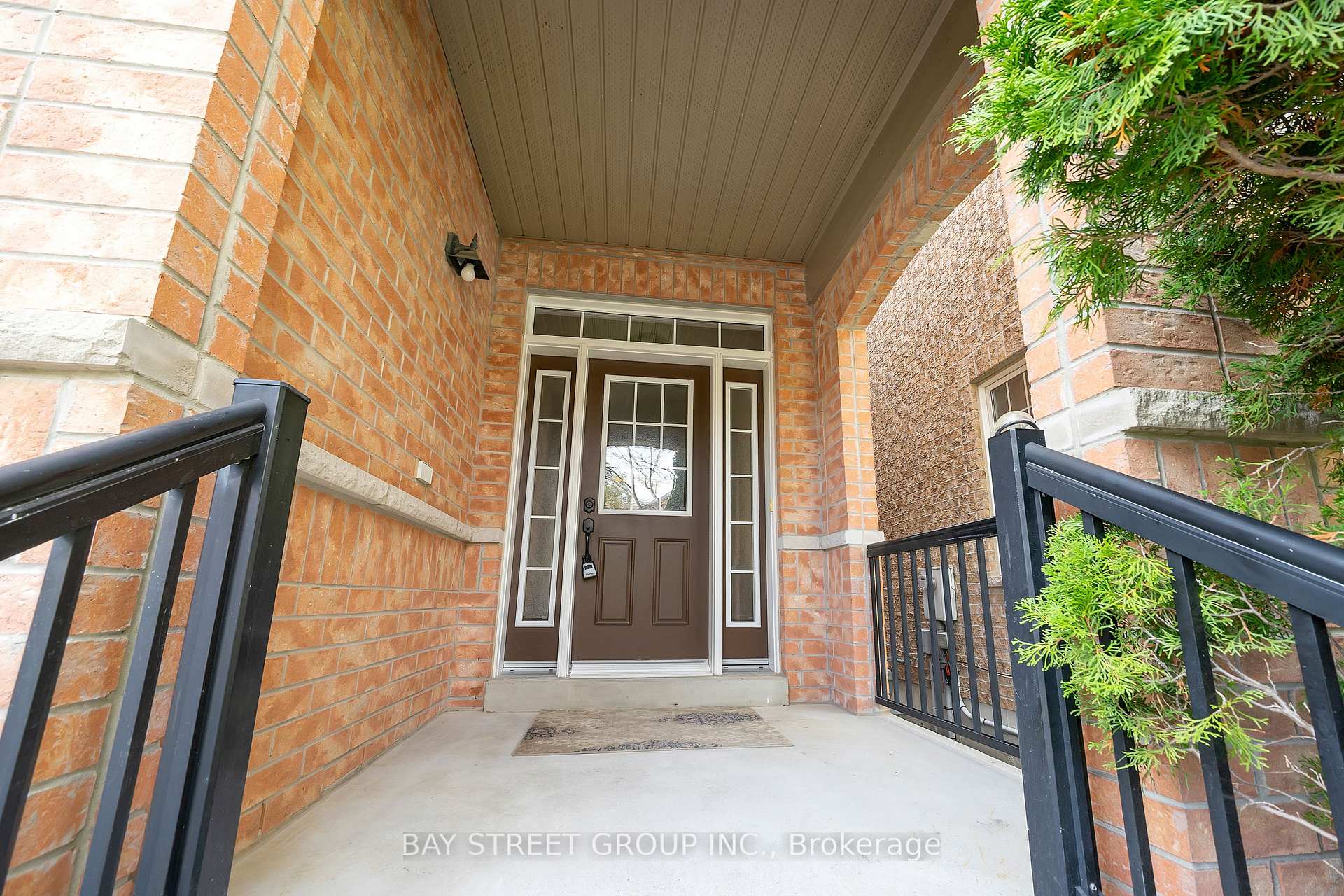 Photo 3 of 8 Carrier Crescent, Vaughan, Patterson — HOMEH
