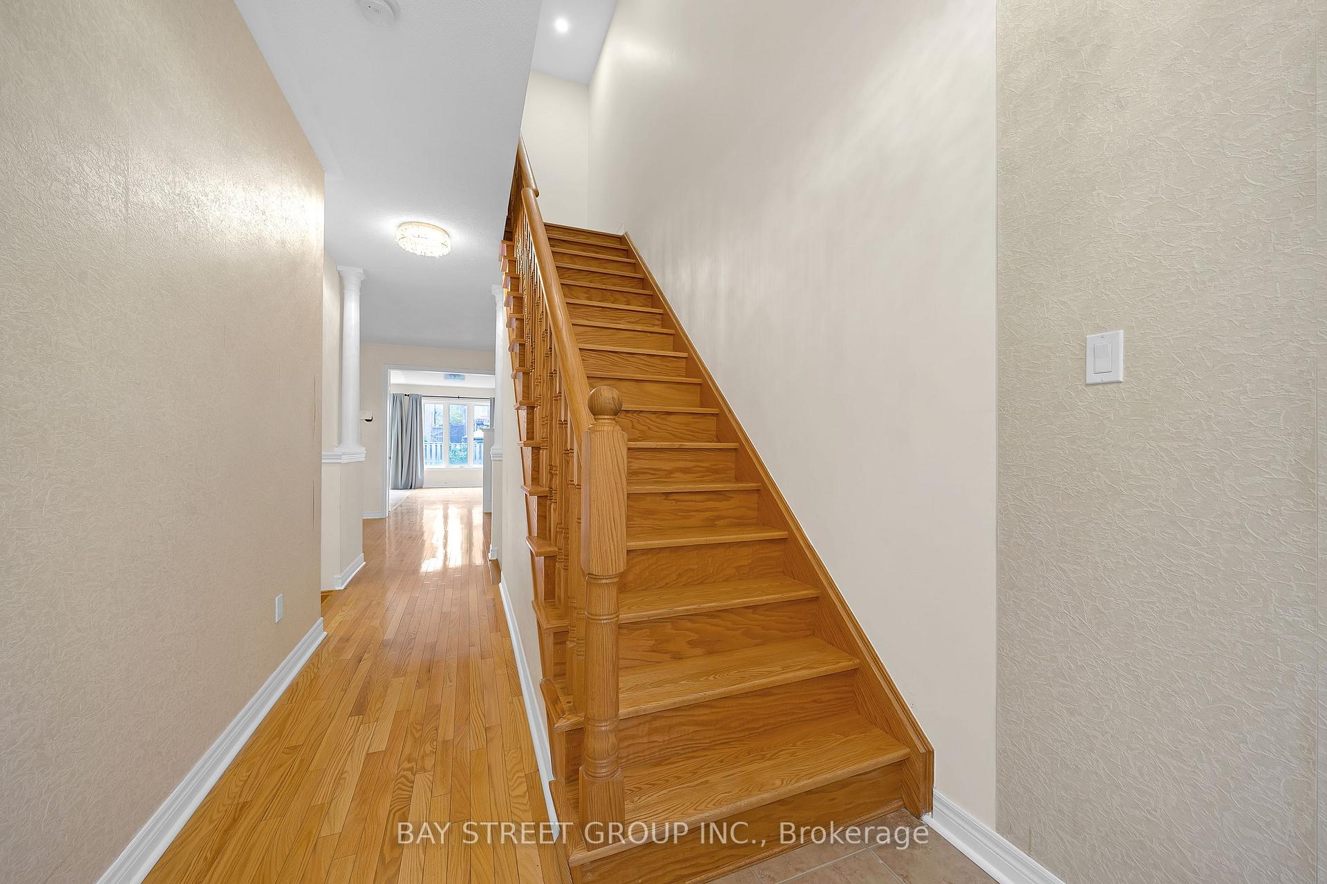 Photo 5 of 8 Carrier Crescent, Vaughan, Patterson — HOMEH