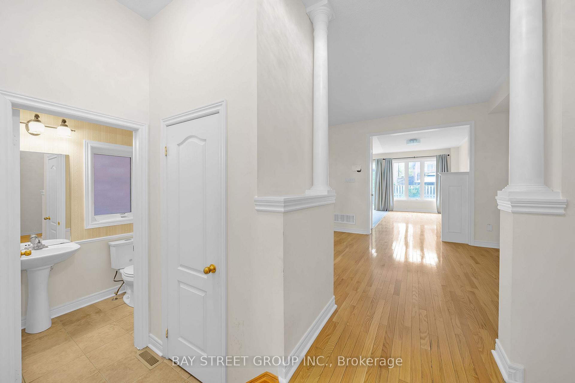 Photo 6 of 8 Carrier Crescent, Vaughan, Patterson — HOMEH
