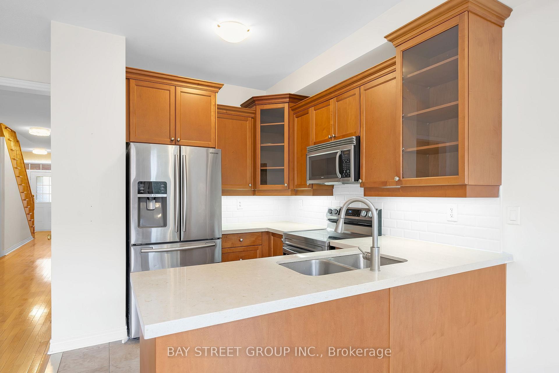 Photo 12 of 8 Carrier Crescent, Vaughan, Patterson — HOMEH
