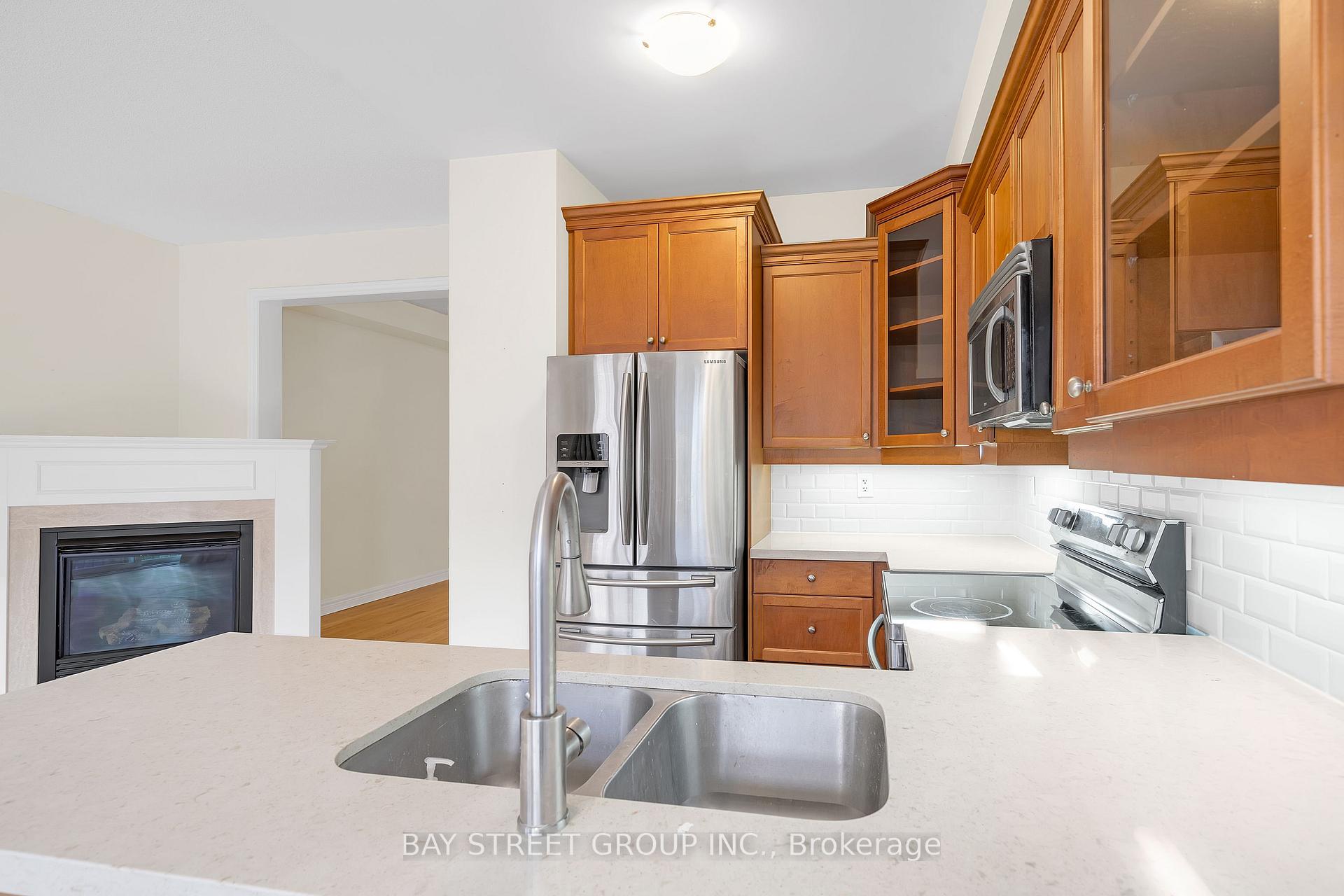 Photo 13 of 8 Carrier Crescent, Vaughan, Patterson — HOMEH
