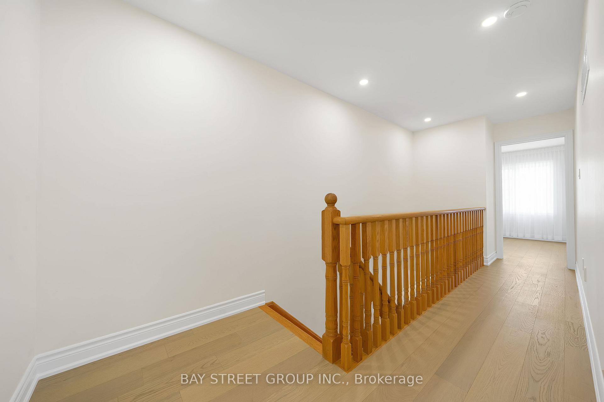 Photo 15 of 8 Carrier Crescent, Vaughan, Patterson — HOMEH
