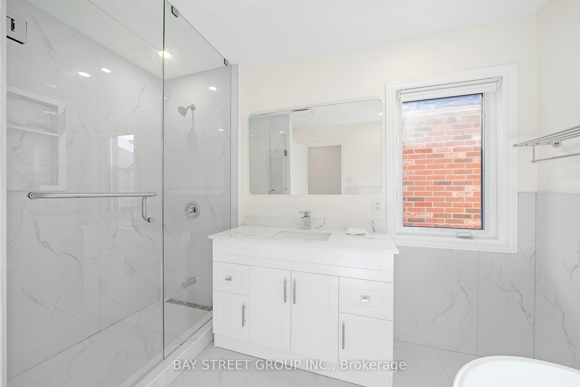 Photo 21 of 8 Carrier Crescent, Vaughan, Patterson — HOMEH