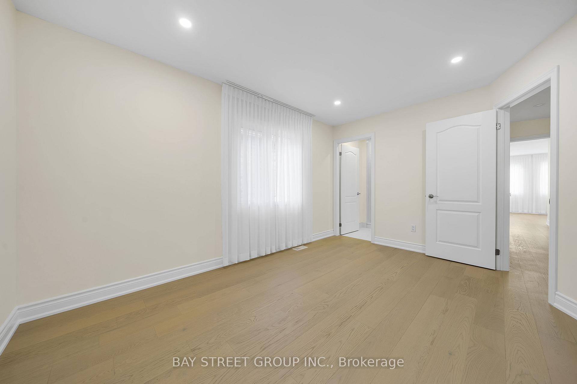 Photo 23 of 8 Carrier Crescent, Vaughan, Patterson — HOMEH
