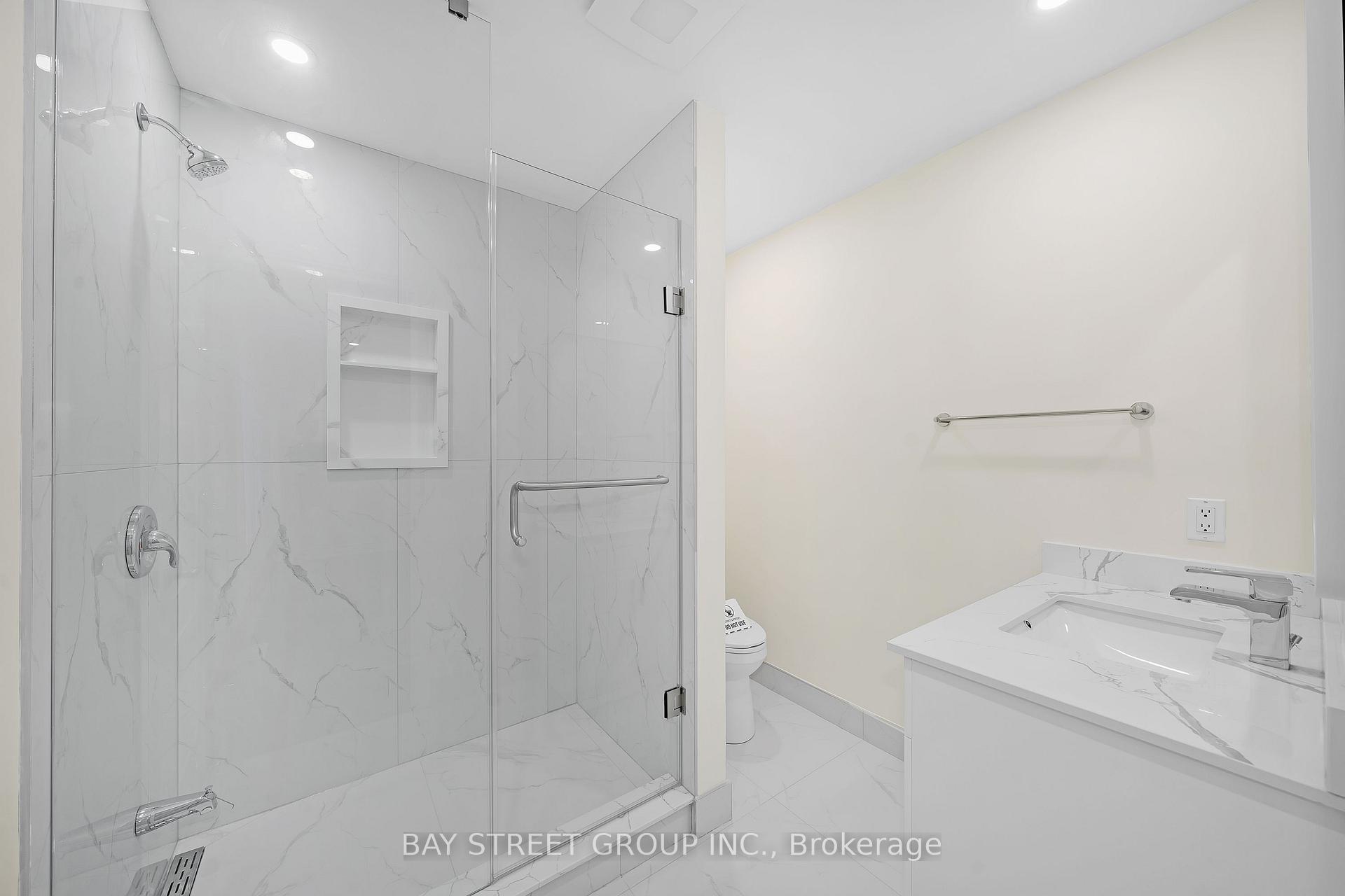 Photo 24 of 8 Carrier Crescent, Vaughan, Patterson — HOMEH