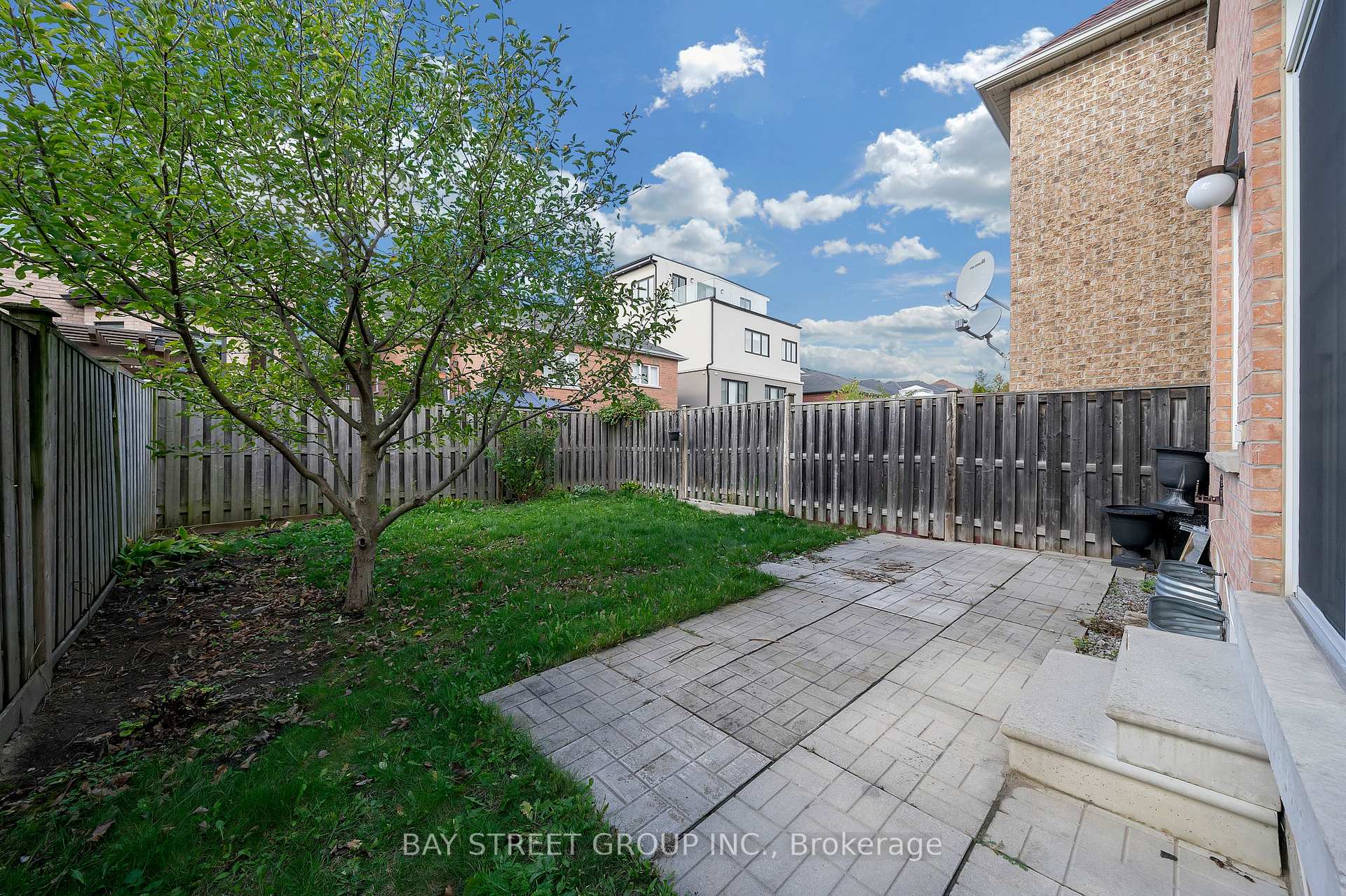 Photo 29 of 8 Carrier Crescent, Vaughan, Patterson — HOMEH