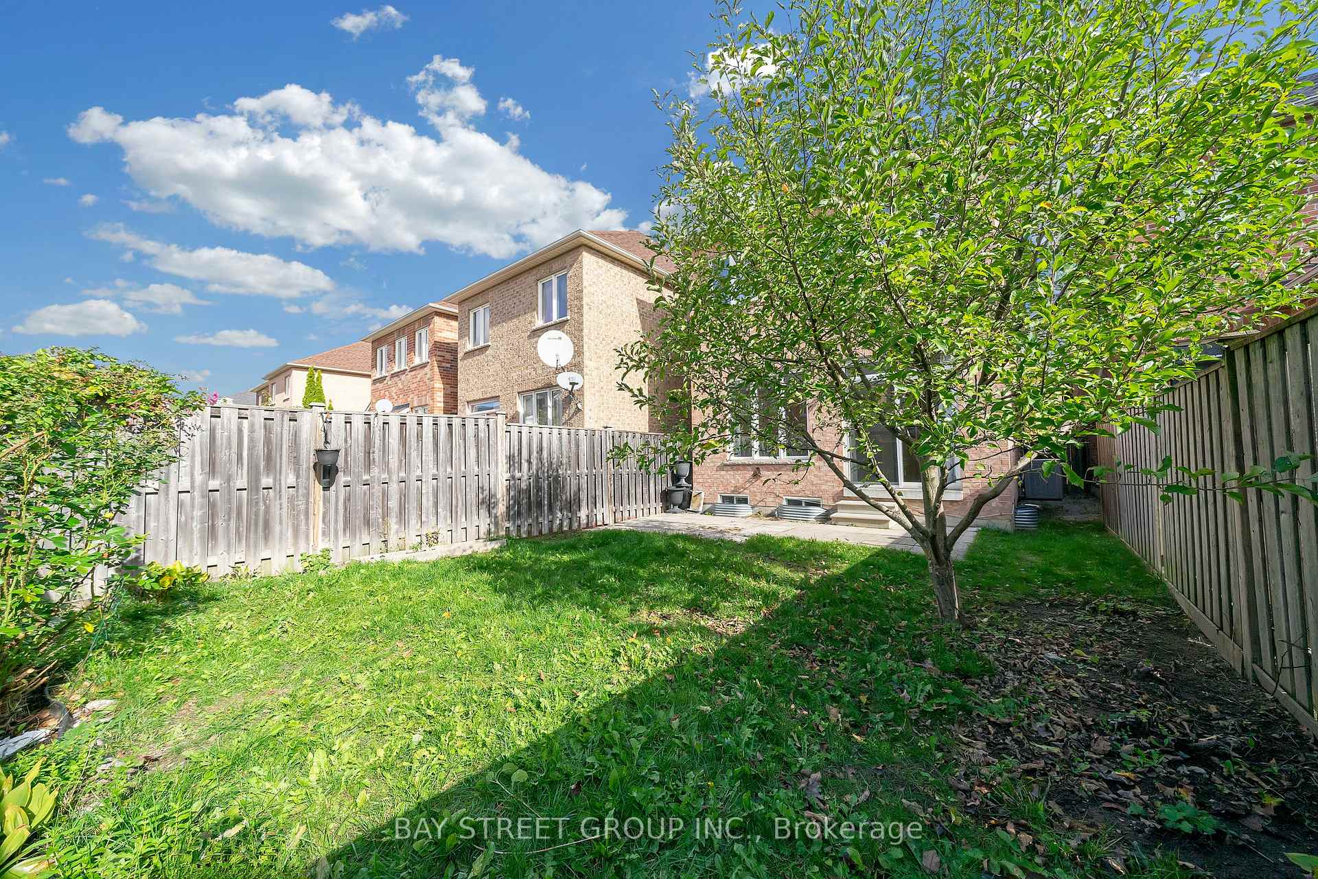 Photo 31 of 8 Carrier Crescent, Vaughan, Patterson — HOMEH