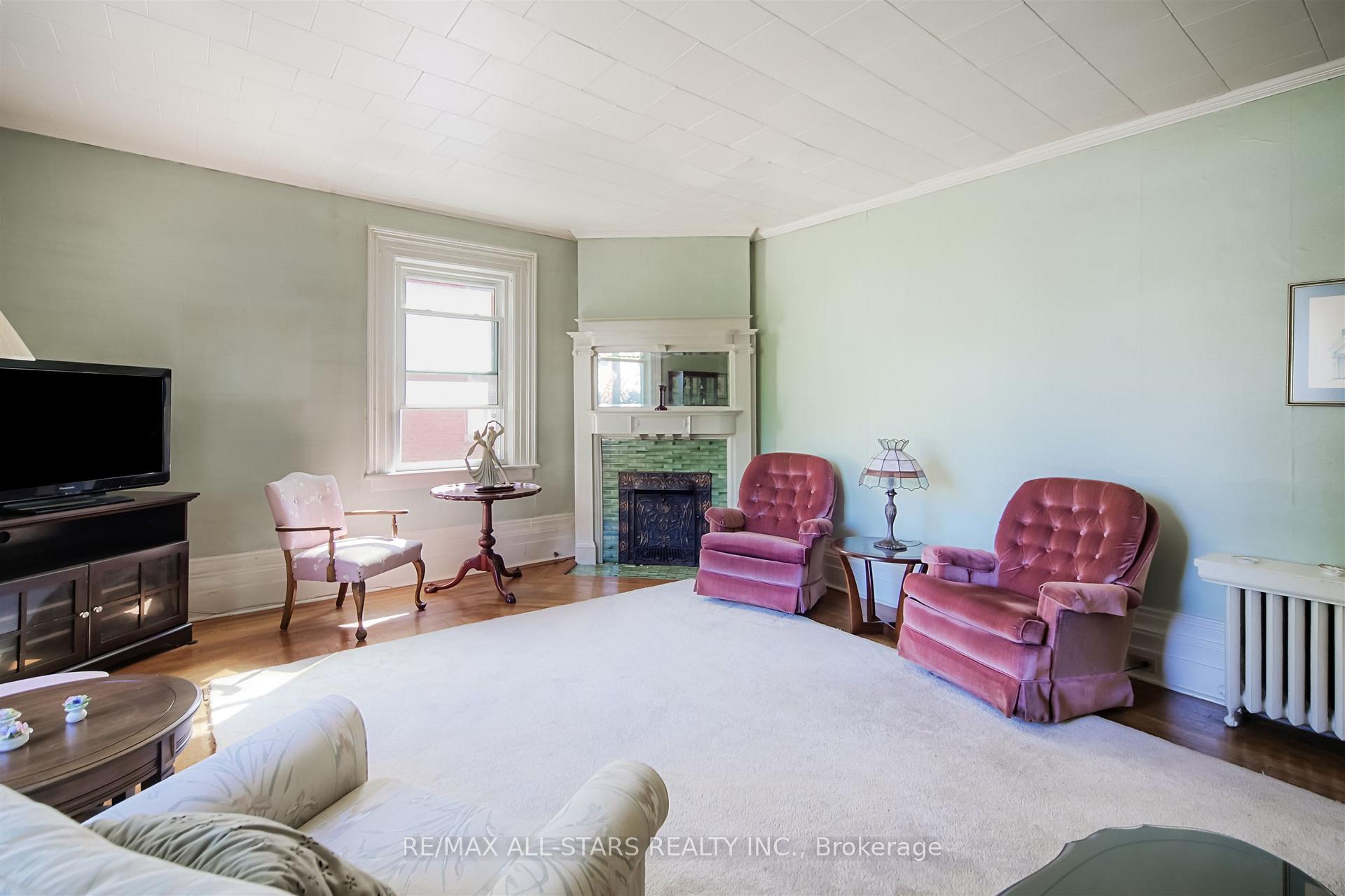 Photo 8 of 56 Brock Street E, Uxbridge — HOMEH