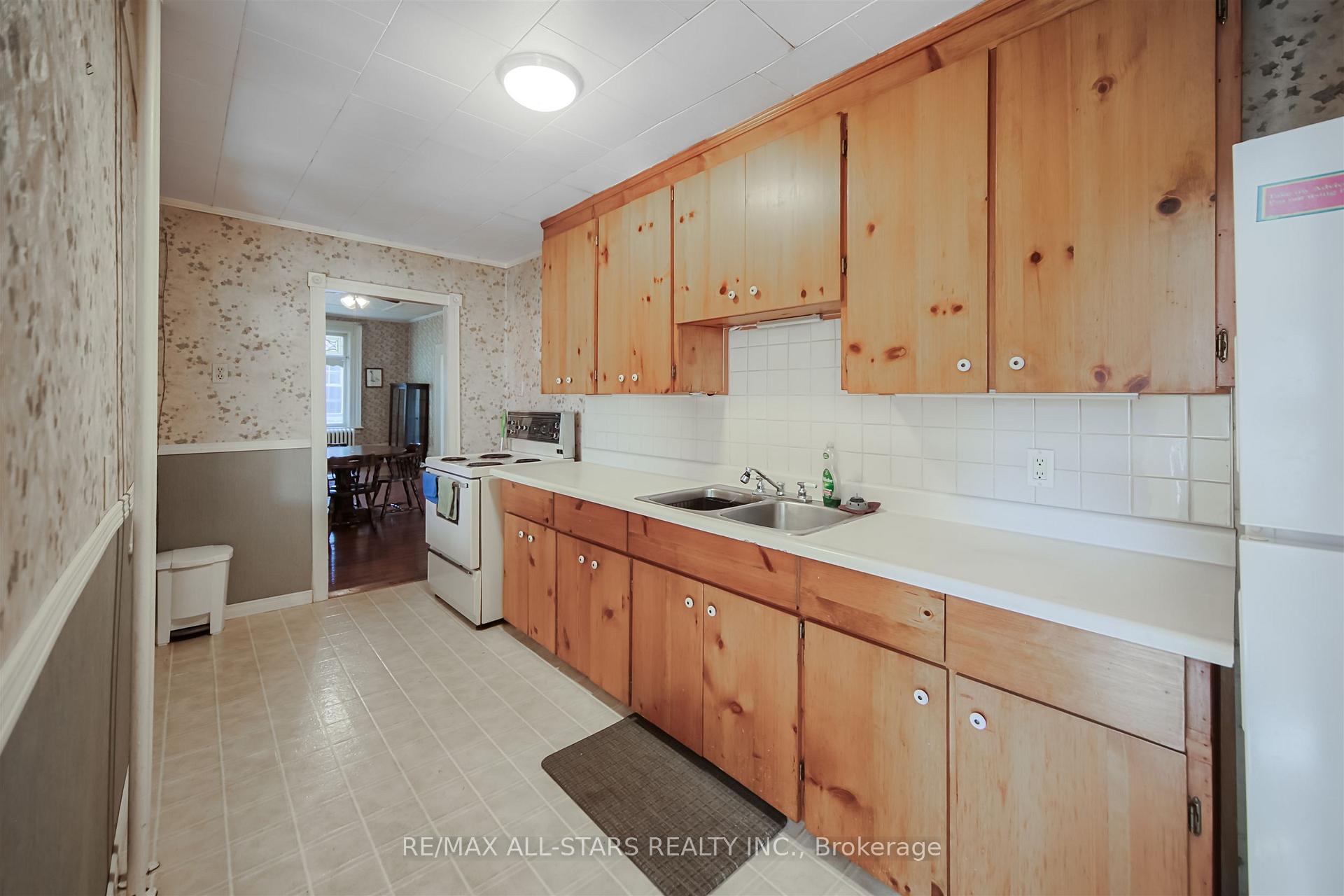 Photo 11 of 56 Brock Street E, Uxbridge — HOMEH