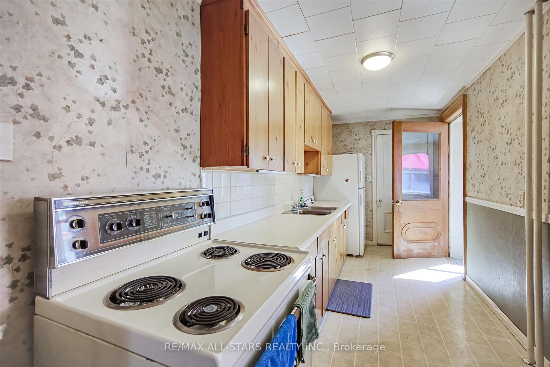 Photo 12 of 56 Brock Street E, Uxbridge — HOMEH