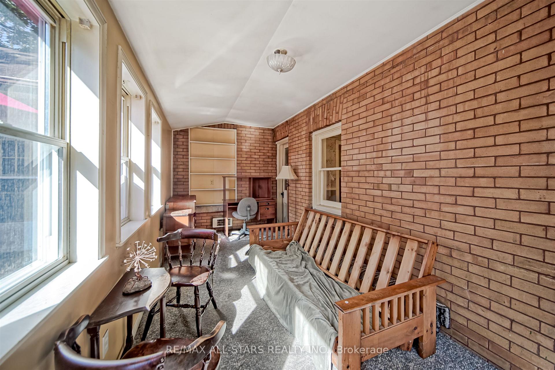 Photo 13 of 56 Brock Street E, Uxbridge — HOMEH