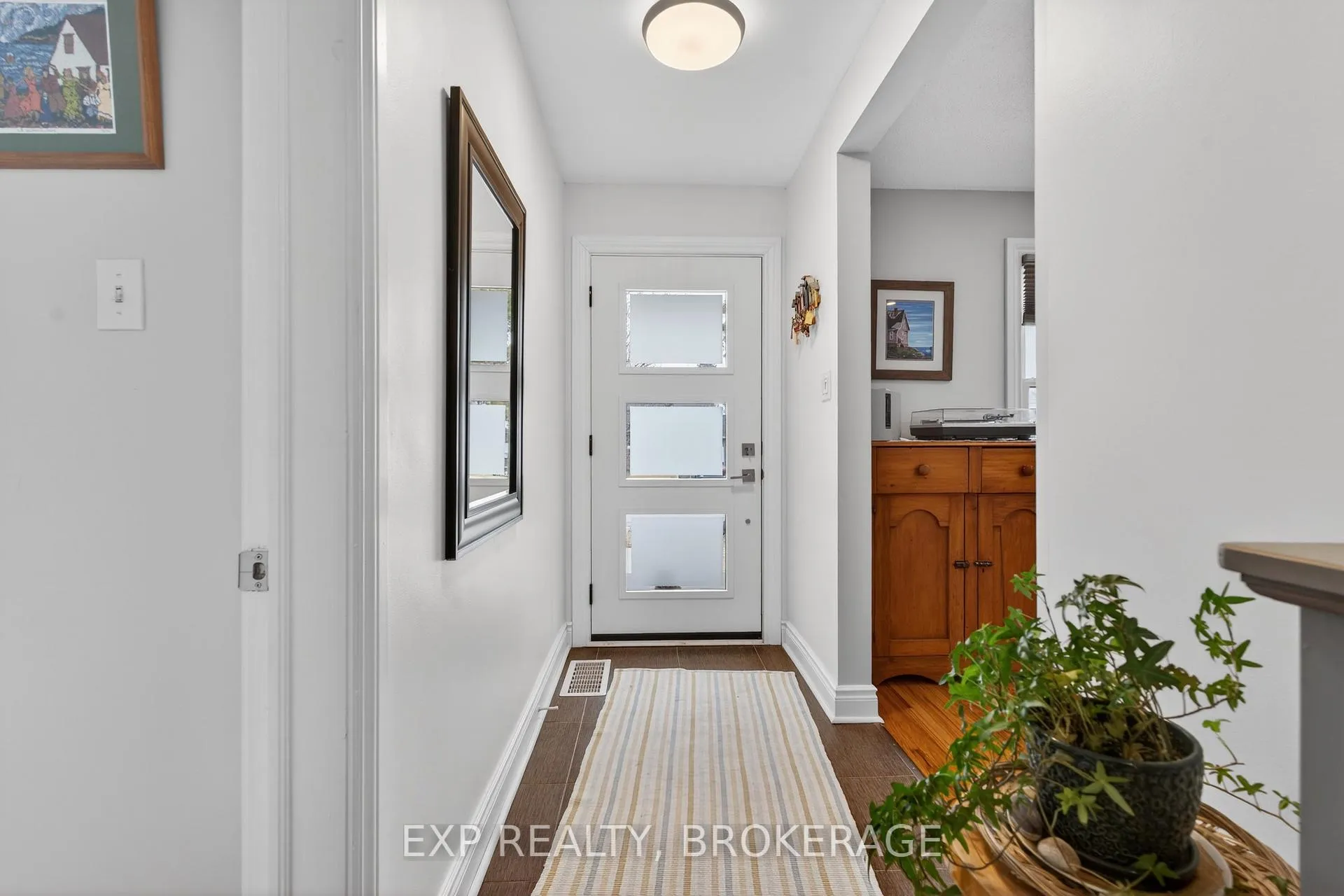 Photo 4 of 9 Stormont Avenue, Kingston, West of Sir John A. Blvd — HOMEH
