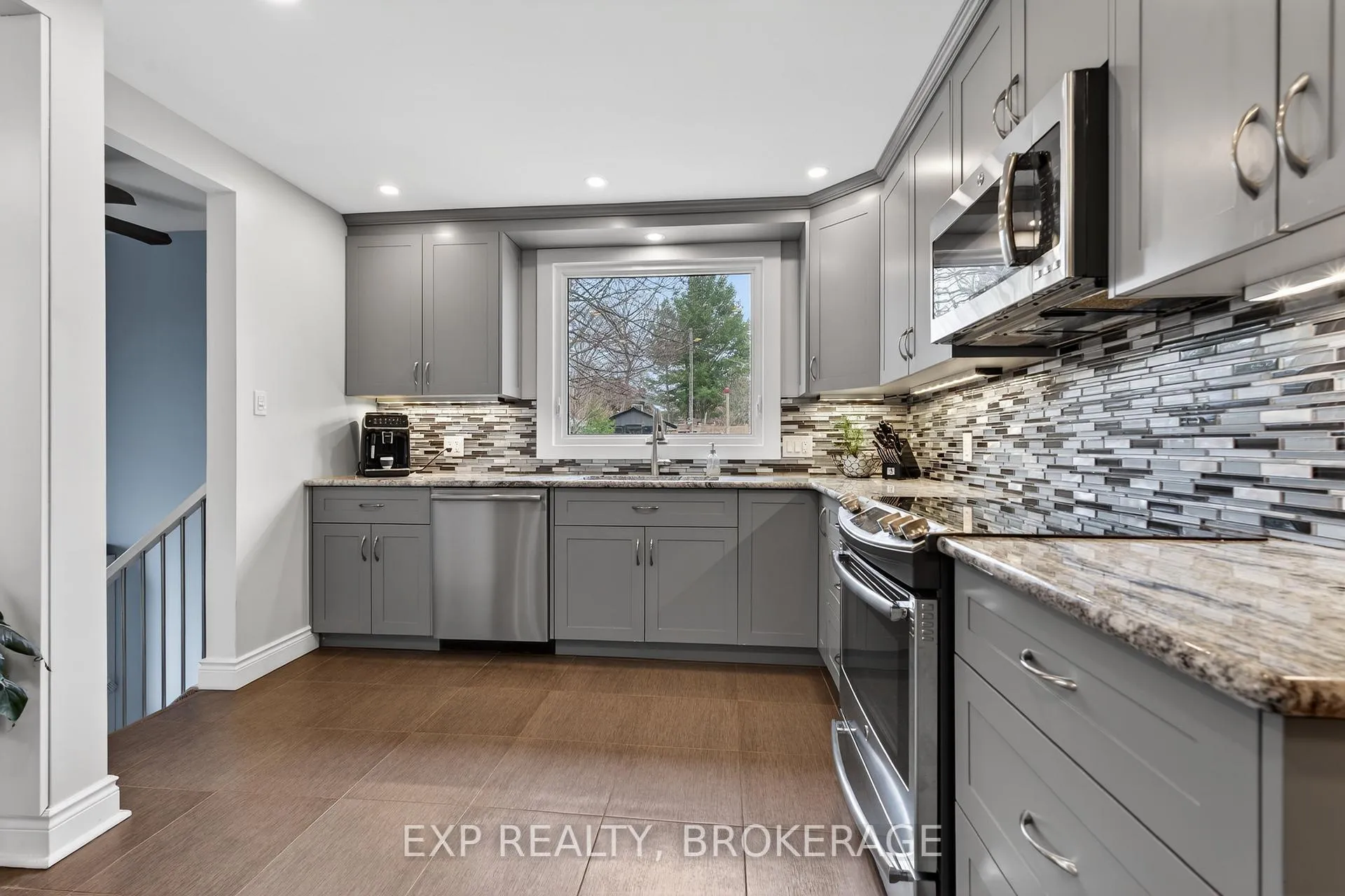 Photo 12 of 9 Stormont Avenue, Kingston, West of Sir John A. Blvd — HOMEH