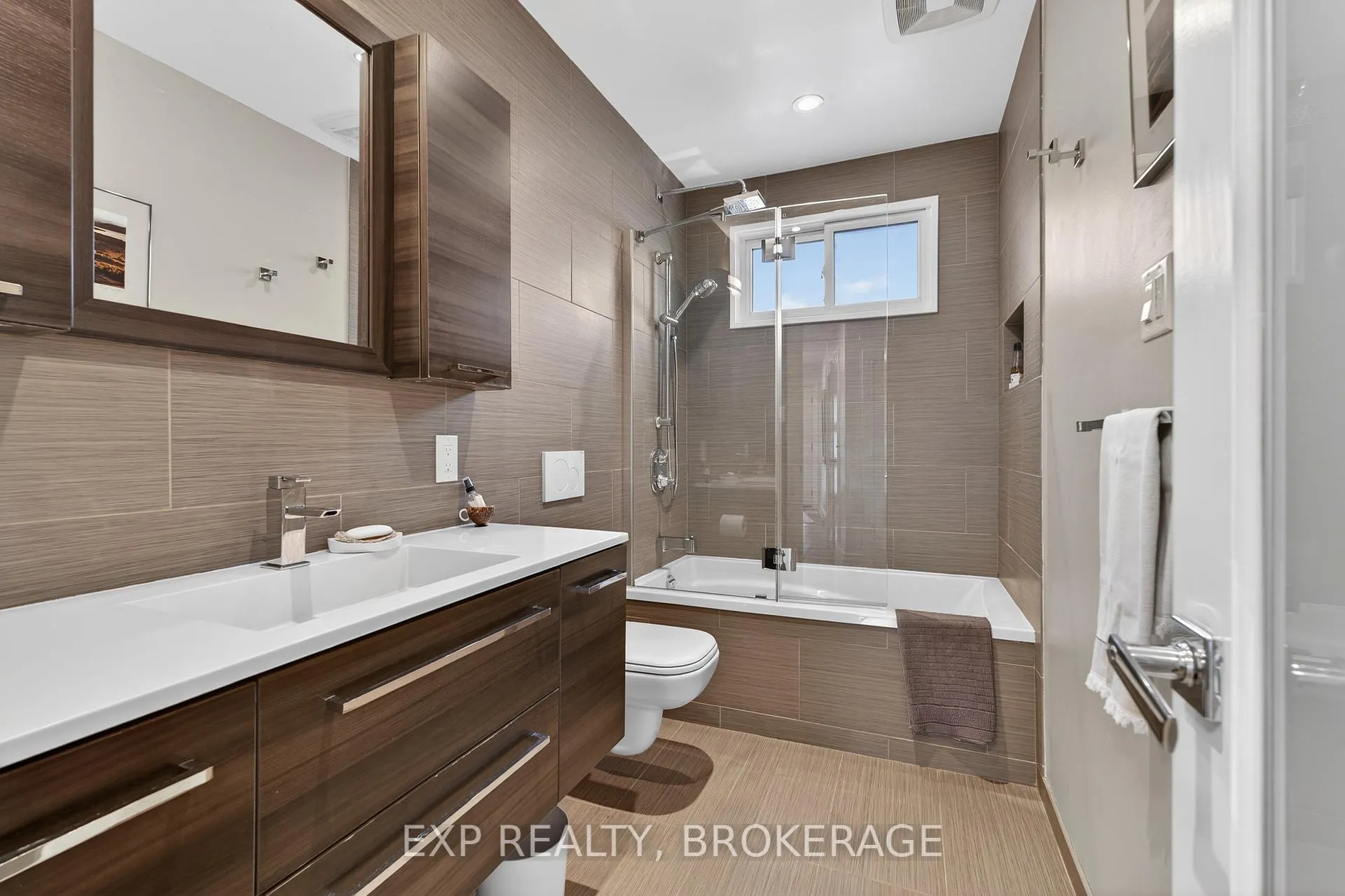 Photo 15 of 9 Stormont Avenue, Kingston, West of Sir John A. Blvd — HOMEH