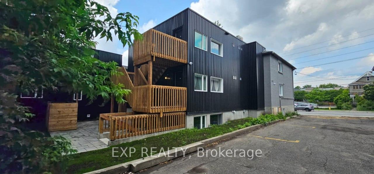 Front of Unit 02, 216 Mcarthur Avenue