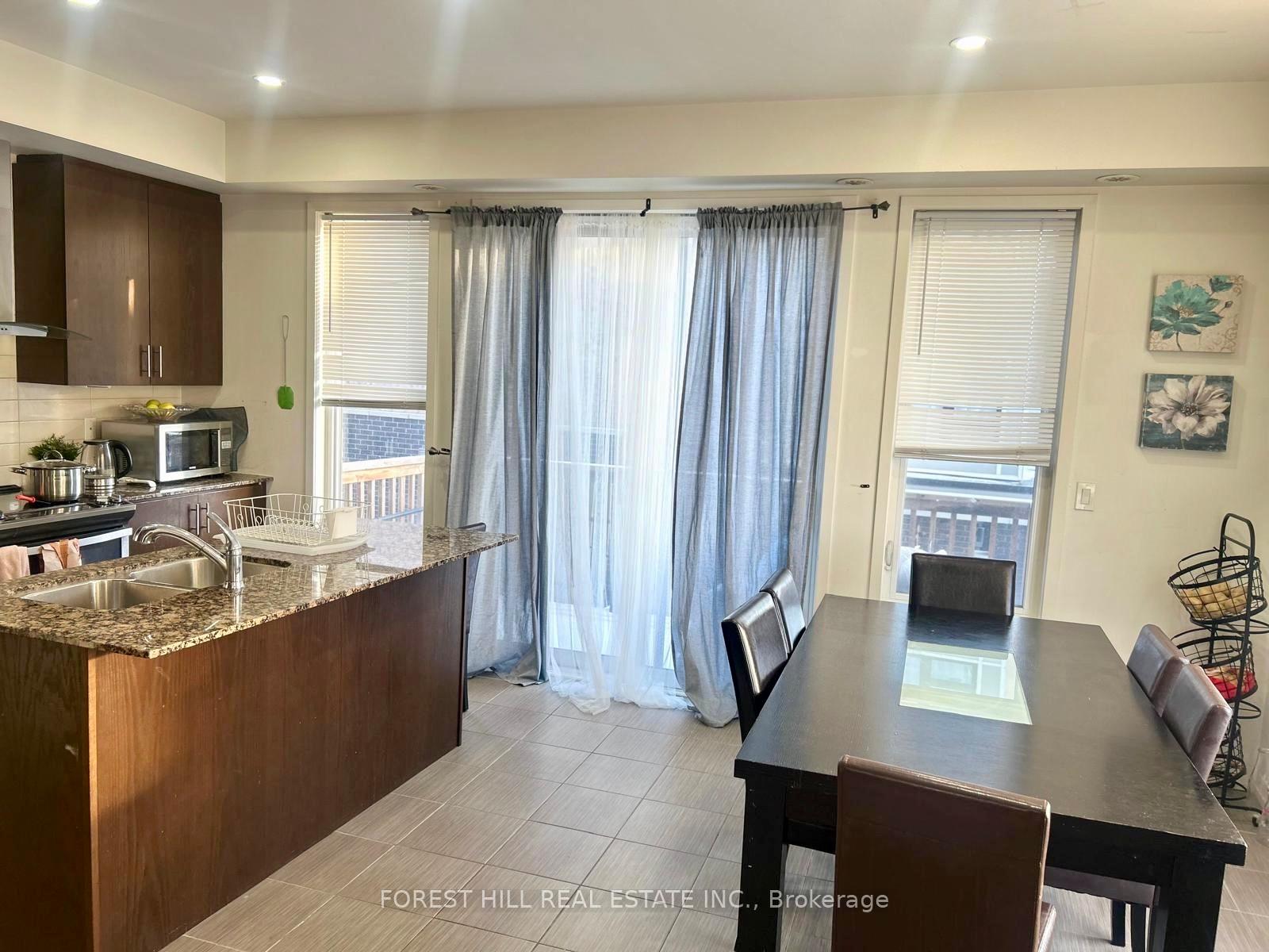 Photo 6 of 142 Salterton Circle, Vaughan, Maple — HOMEH