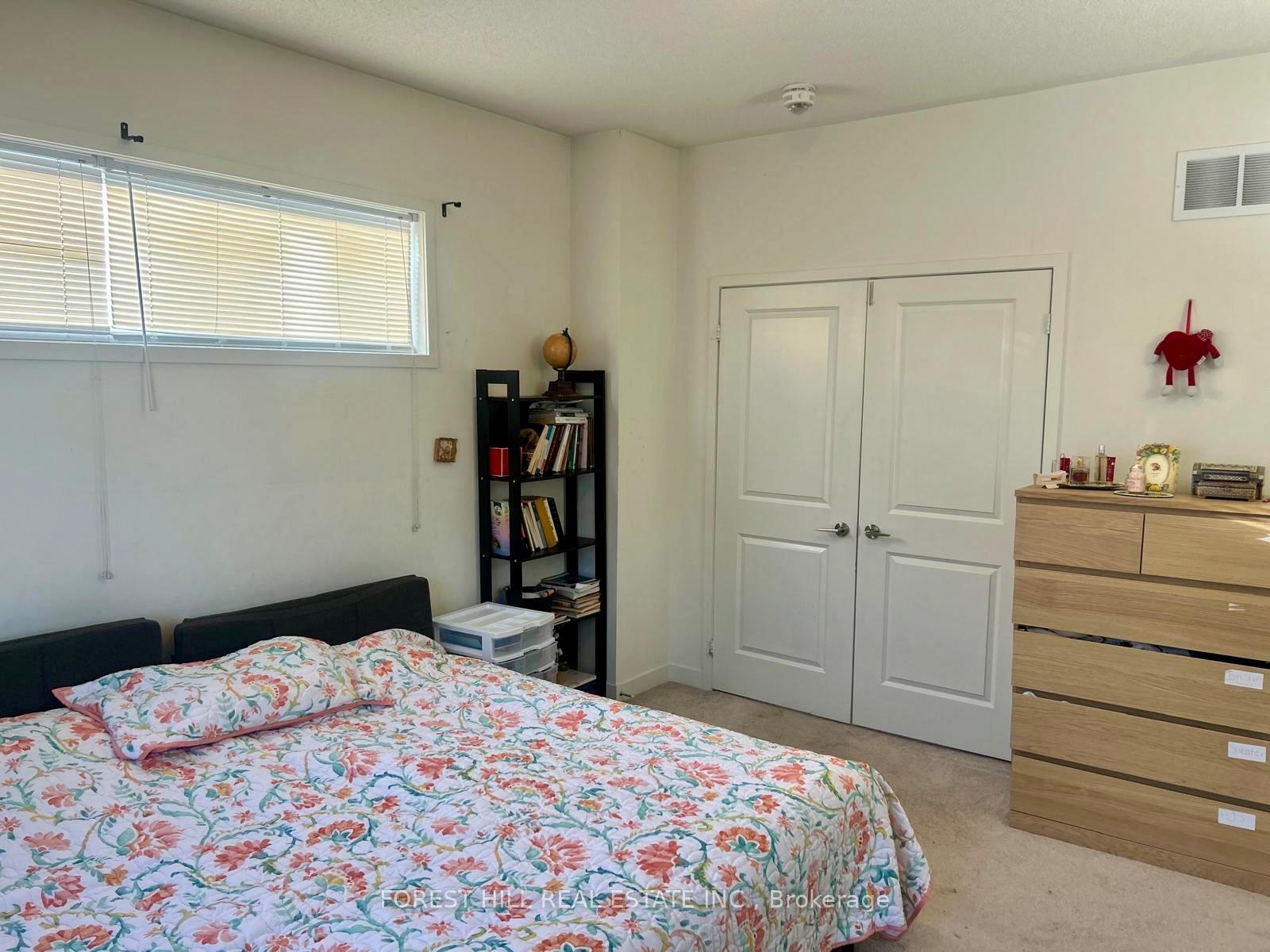 Photo 9 of 142 Salterton Circle, Vaughan, Maple — HOMEH