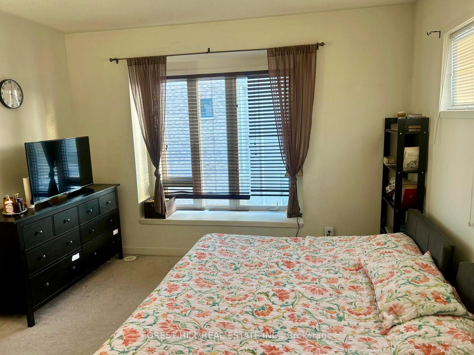 Photo 10 of 142 Salterton Circle, Vaughan, Maple — HOMEH