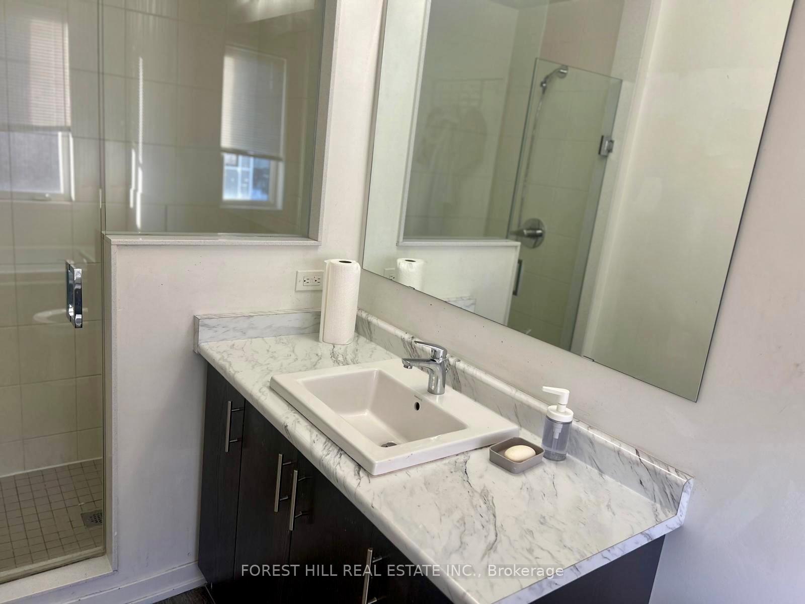 Photo 13 of 142 Salterton Circle, Vaughan, Maple — HOMEH