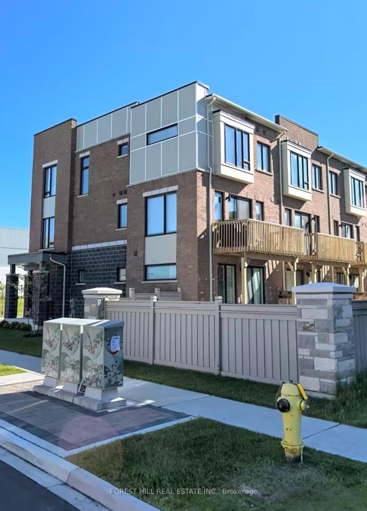 Photo 14 of 142 Salterton Circle, Vaughan, Maple — HOMEH