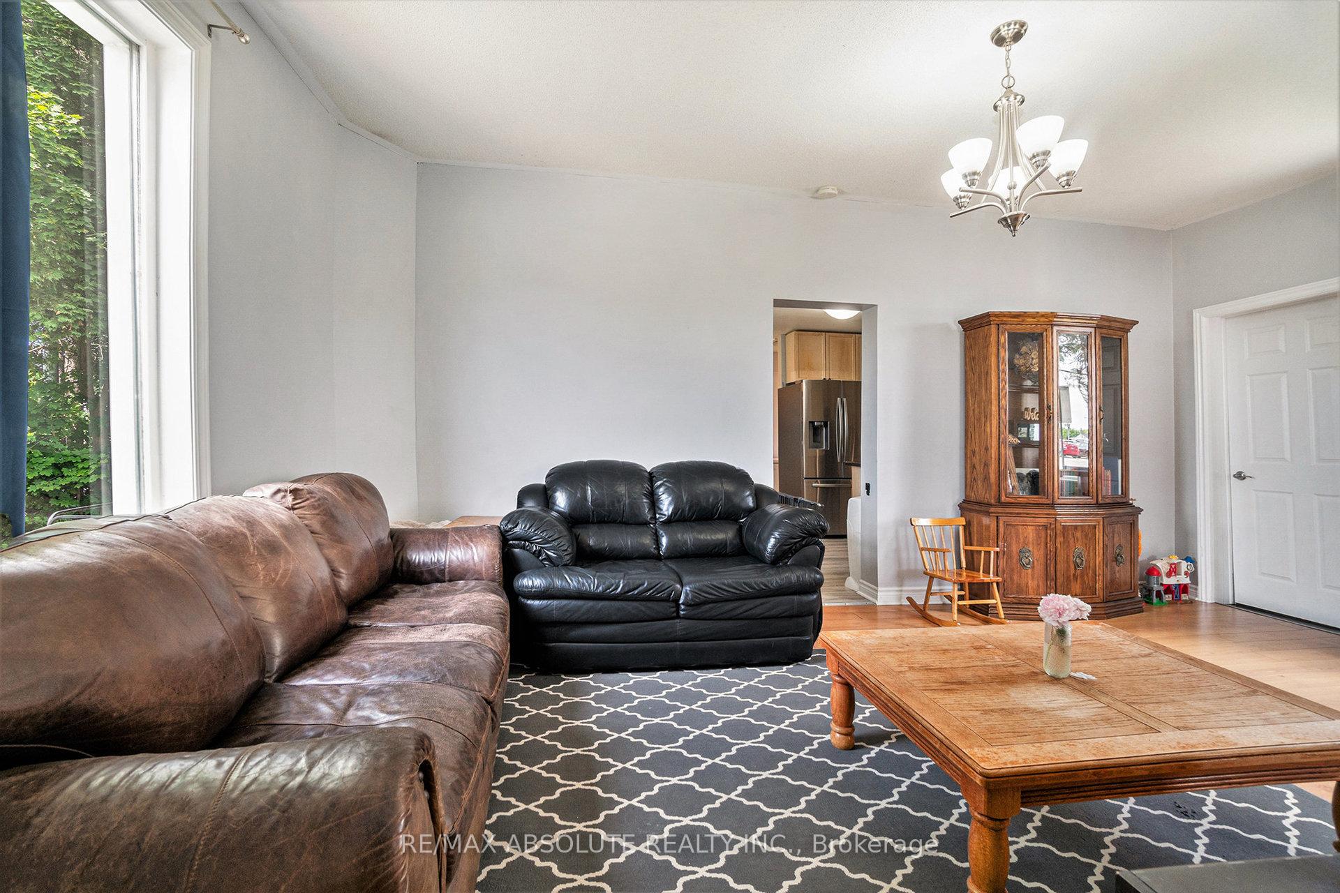 Photo 5 of 23 Edward Street S, Arnprior — HOMEH