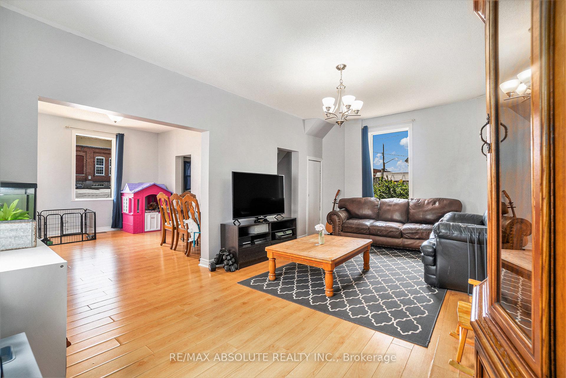 Photo 7 of 23 Edward Street S, Arnprior — HOMEH