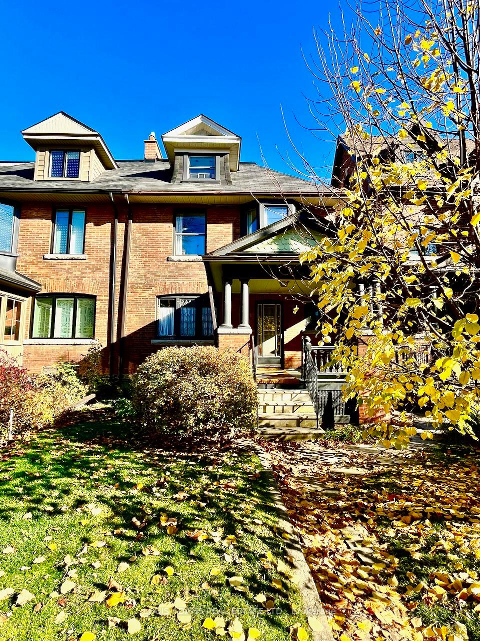 Front of Unit Lower, 469 Gladstone Avenue