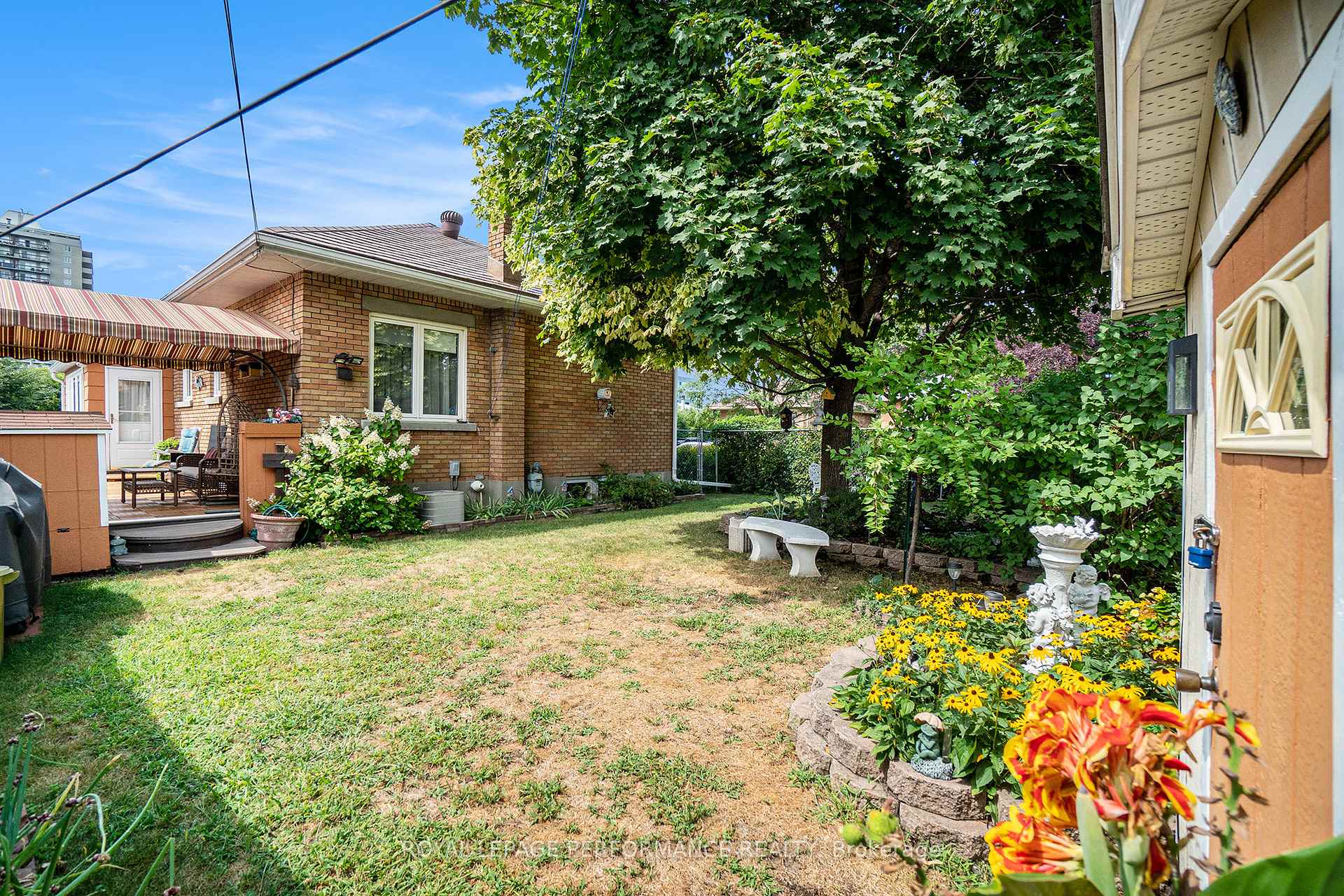 Photo 30 of 383 Maria Goretti Circle, Ottawa, Vanier — HOMEH