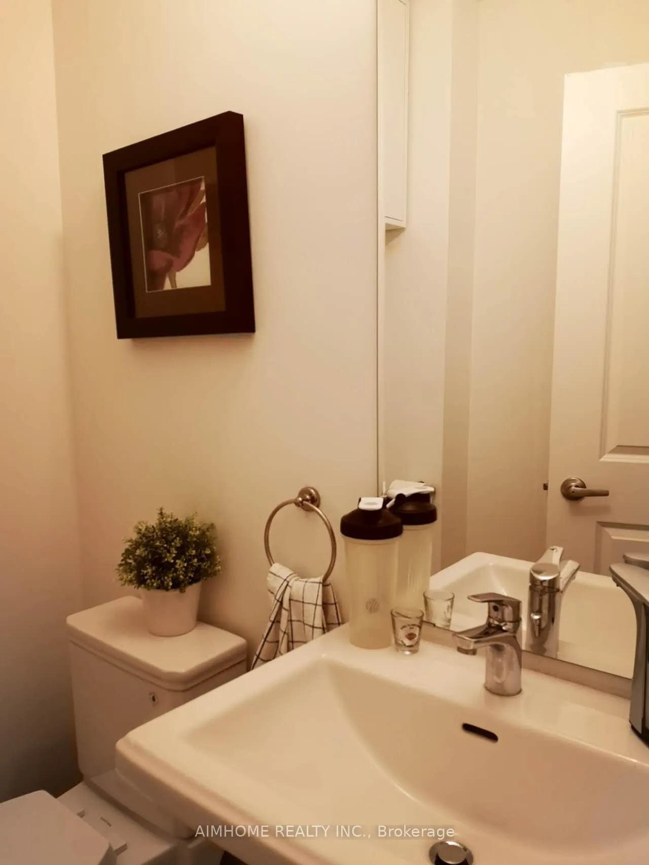 Photo 8 of 14 Canner Court, Vaughan, Patterson — HOMEH