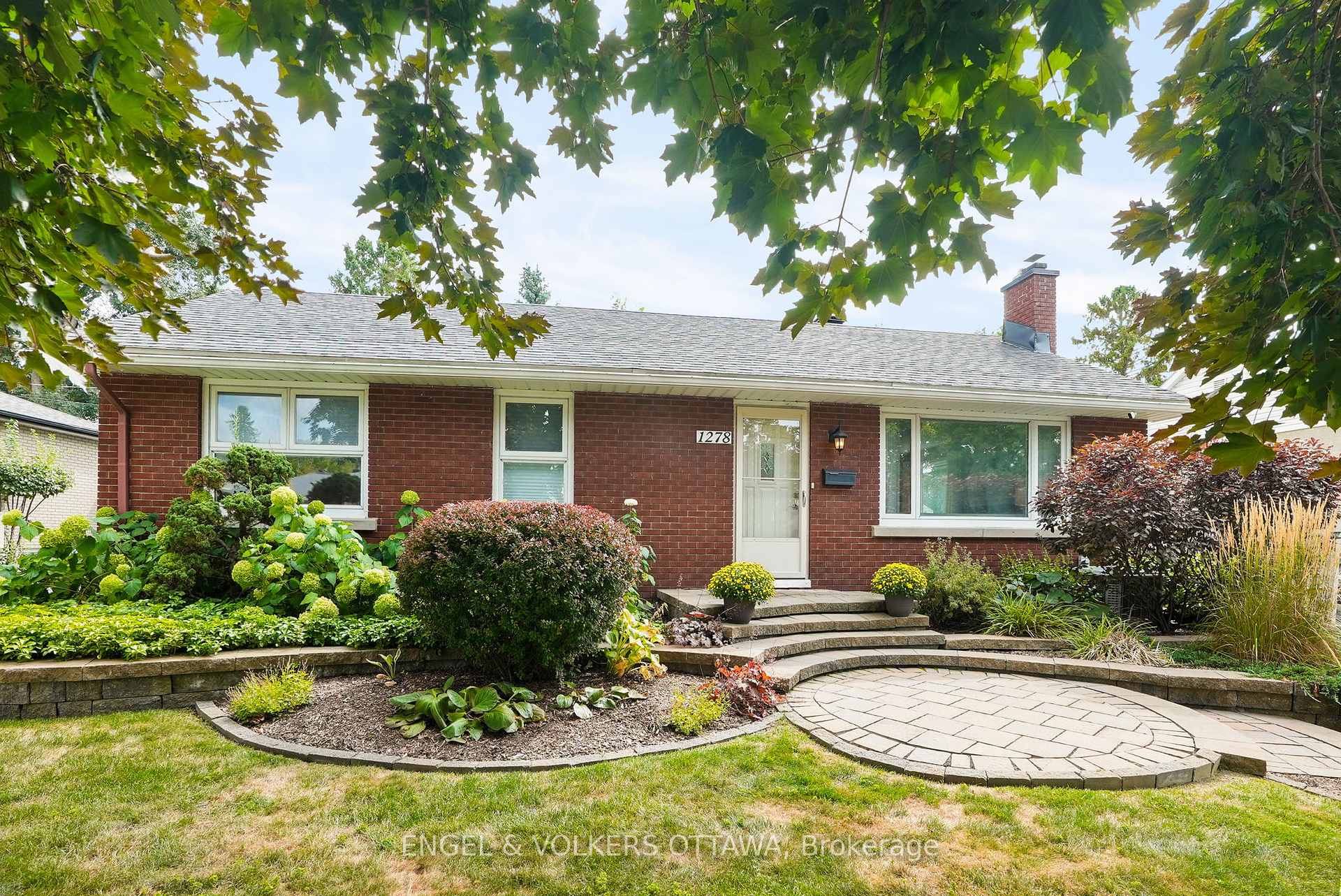 Front of 1278 Cheverton Avenue