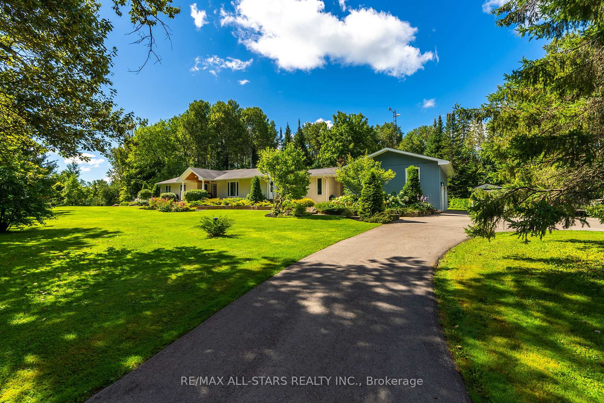 Photo 1 of 523 Davis Drive, Uxbridge, Rural Uxbridge — HOMEH