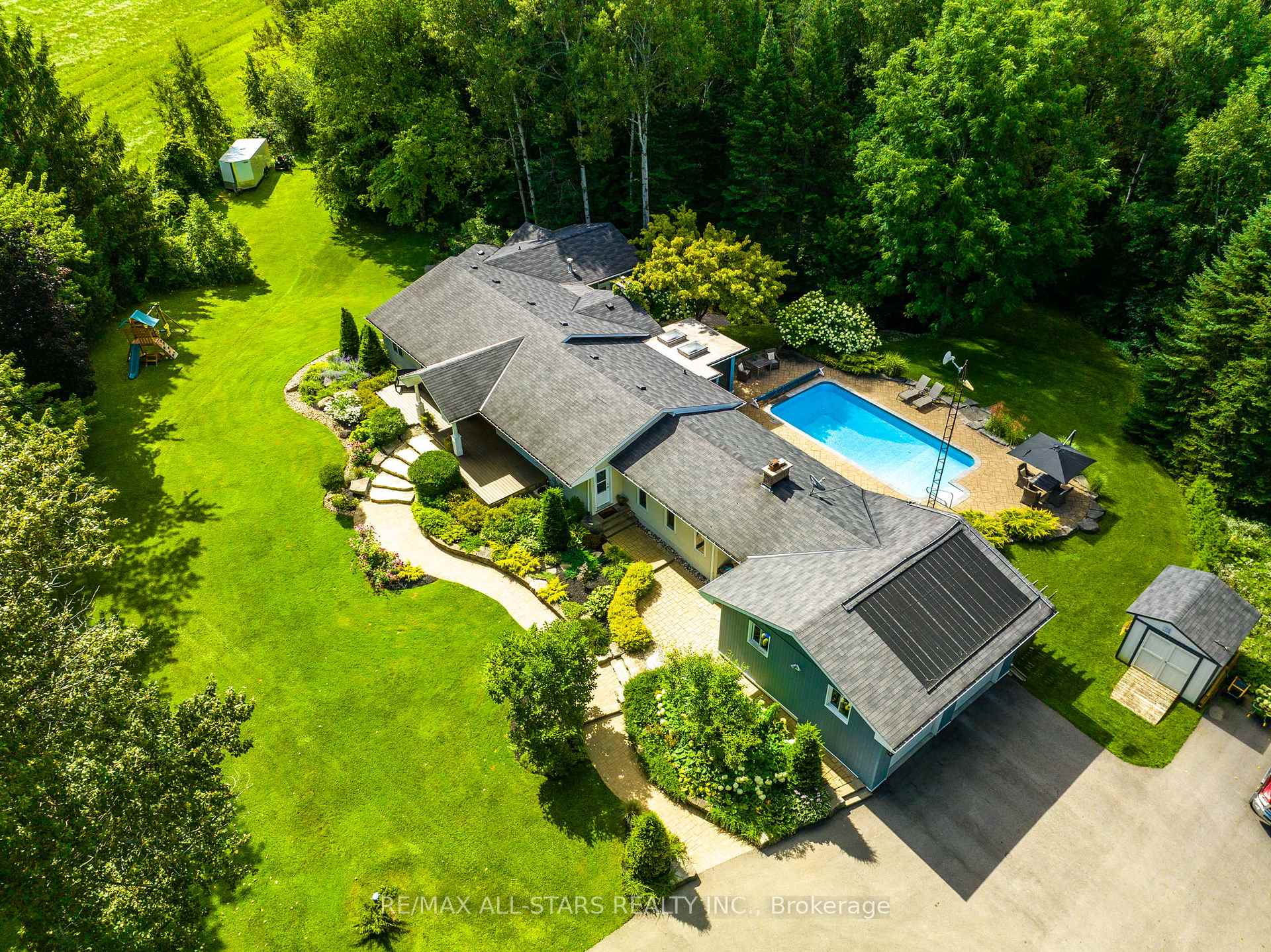 Photo 2 of 523 Davis Drive, Uxbridge, Rural Uxbridge — HOMEH