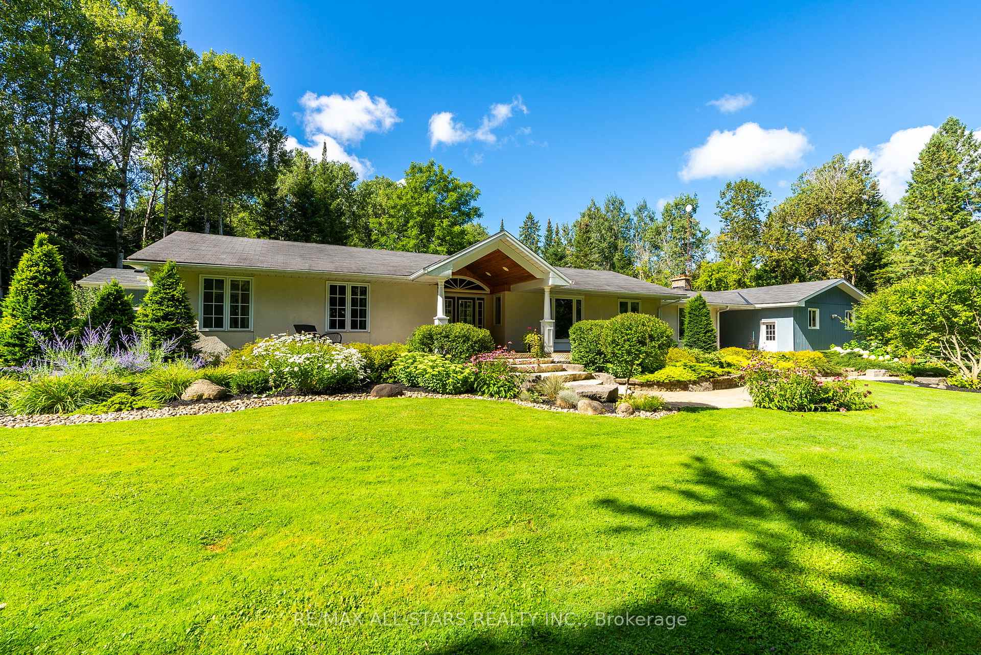 Photo 5 of 523 Davis Drive, Uxbridge, Rural Uxbridge — HOMEH