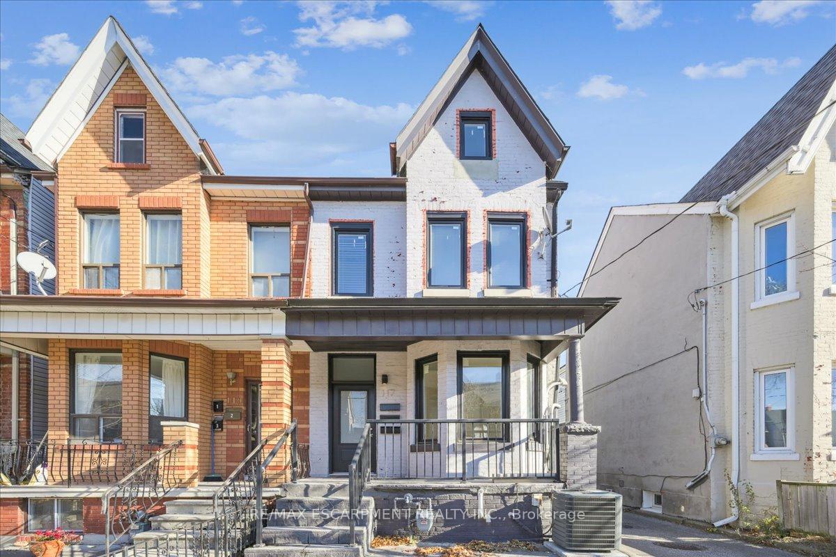 Front of Unit 1, 117 Northcote Avenue