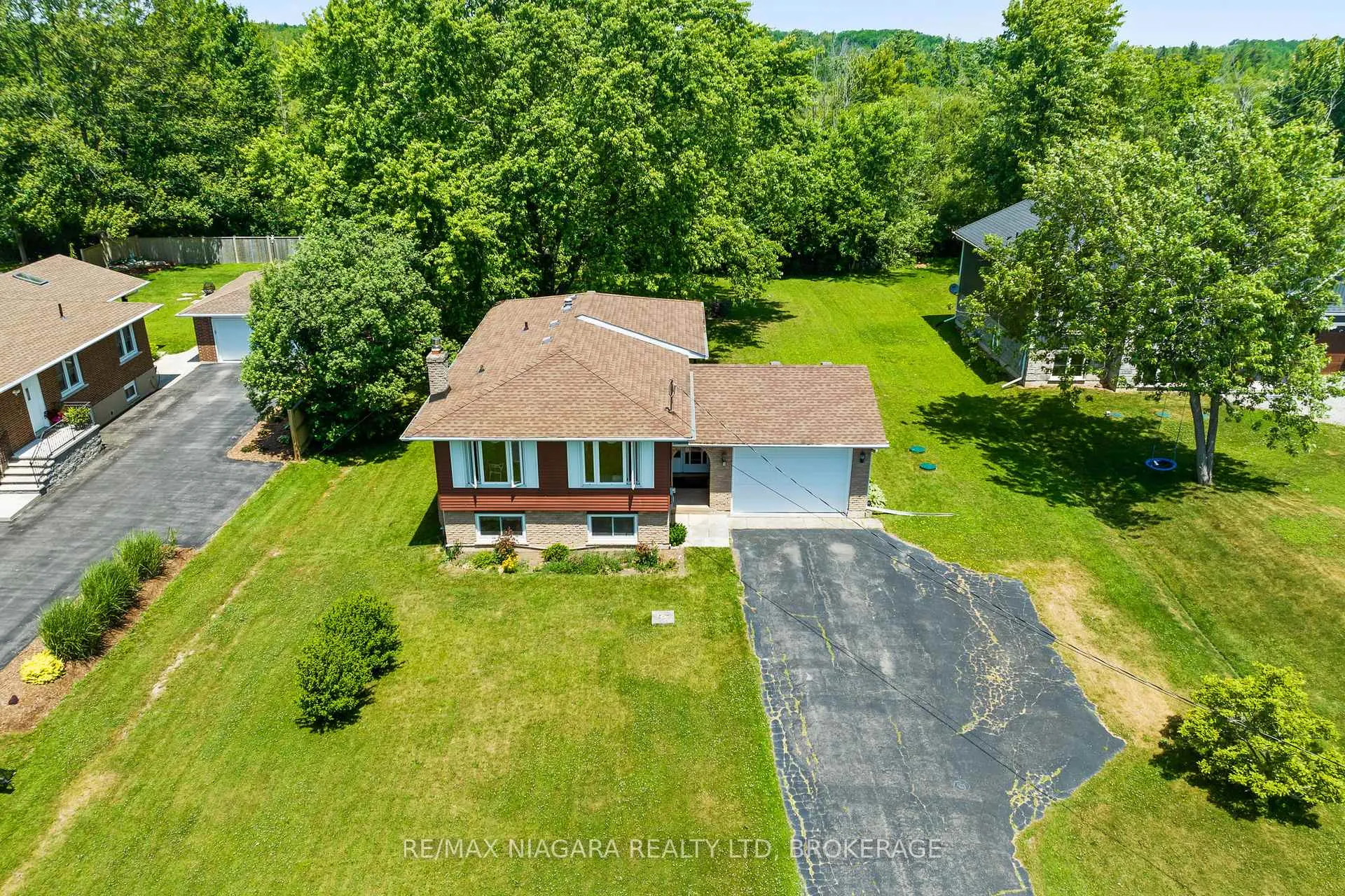 Photo 2 of 10960 Lakeshore Road, Wainfleet, Lakeshore — HOMEH