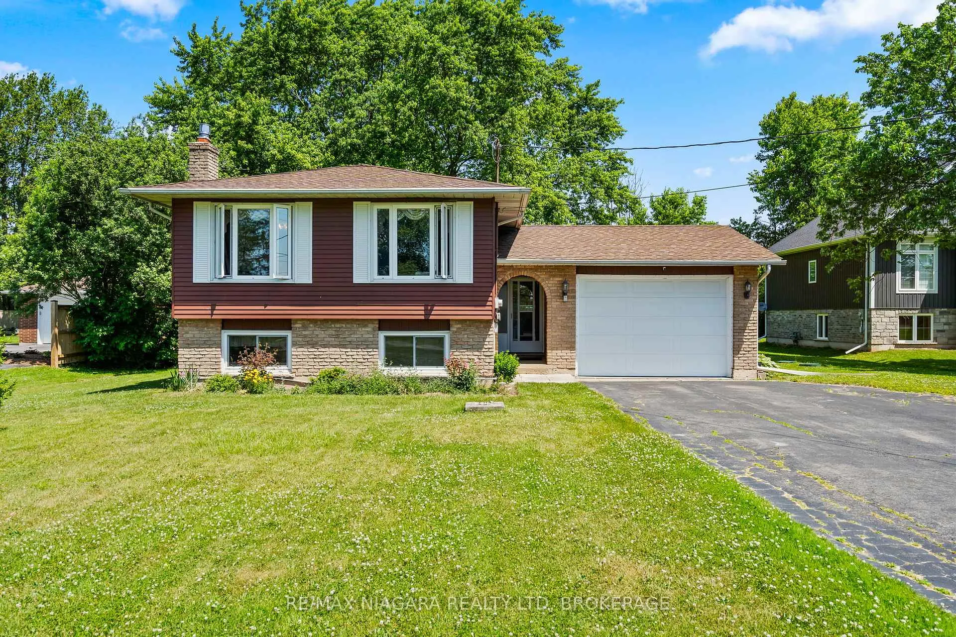 Photo 3 of 10960 Lakeshore Road, Wainfleet, Lakeshore — HOMEH