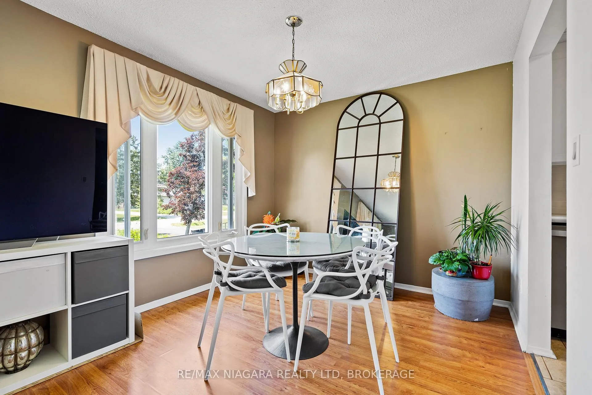 Photo 9 of 10960 Lakeshore Road, Wainfleet, Lakeshore — HOMEH